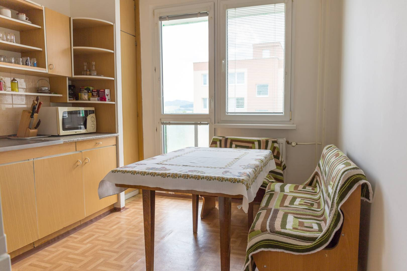 ZNÍŽENÁ CENA! Byt 2+1 s loggiou (54 m2), sídl. Západ I. SNV