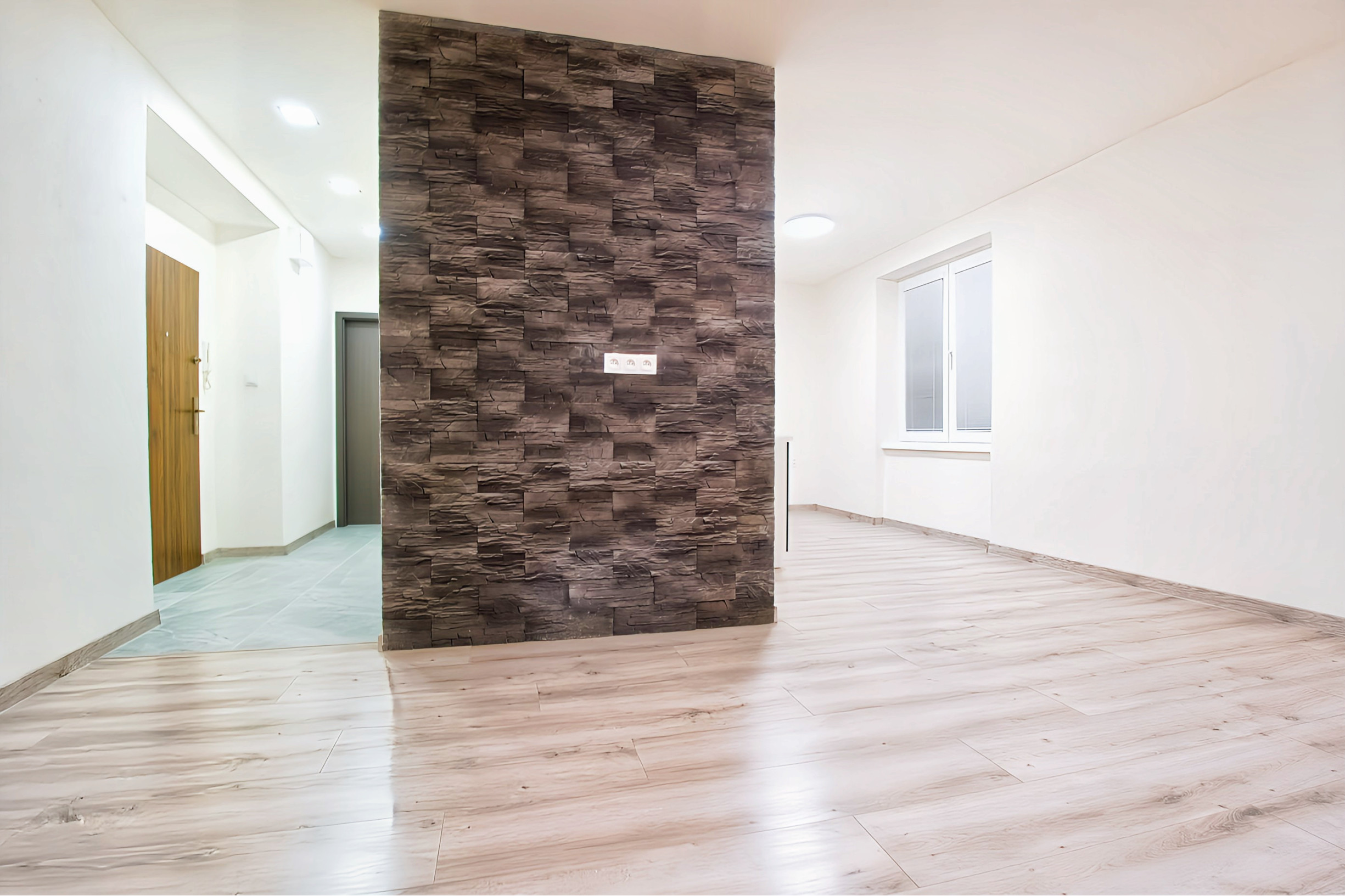 Kompletne rekonštruovaný byt 2+1 v centre mesta SNV