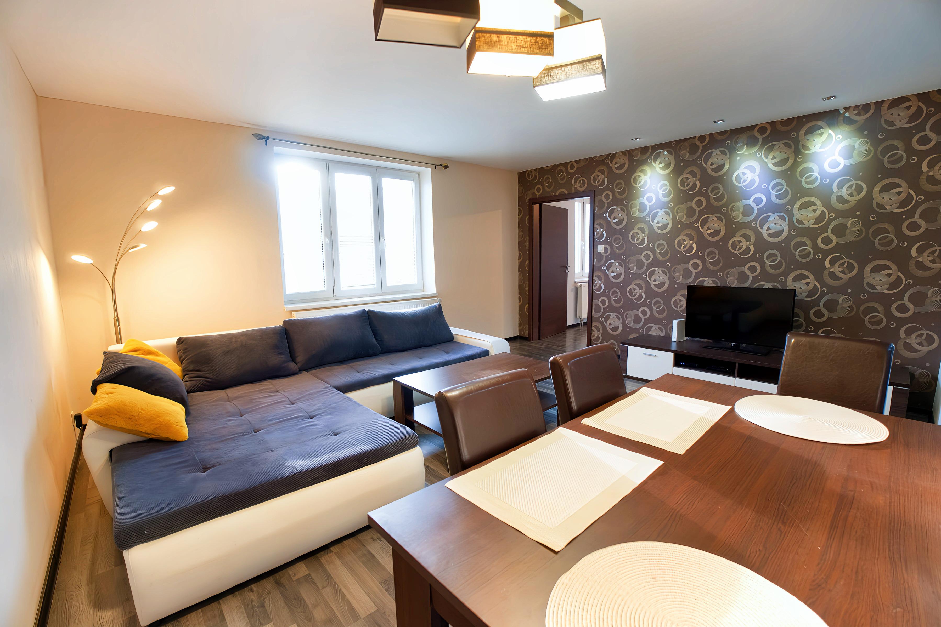 REZERVOVANÝ !Byt 3+1 (80 m2) s loggiou a záhradou, centrum SNV