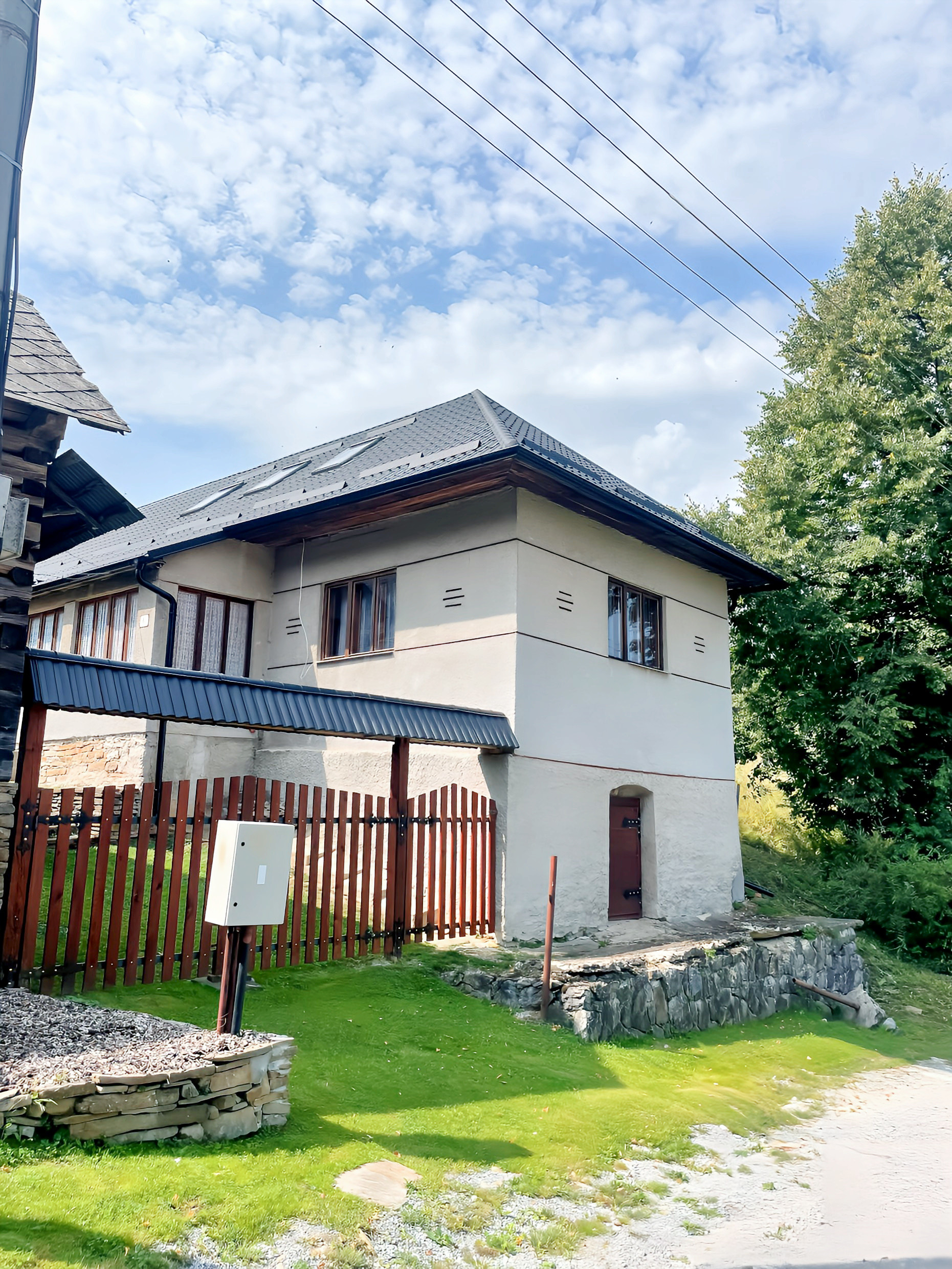 Chalupa s výhľadom na Levočské vrchy