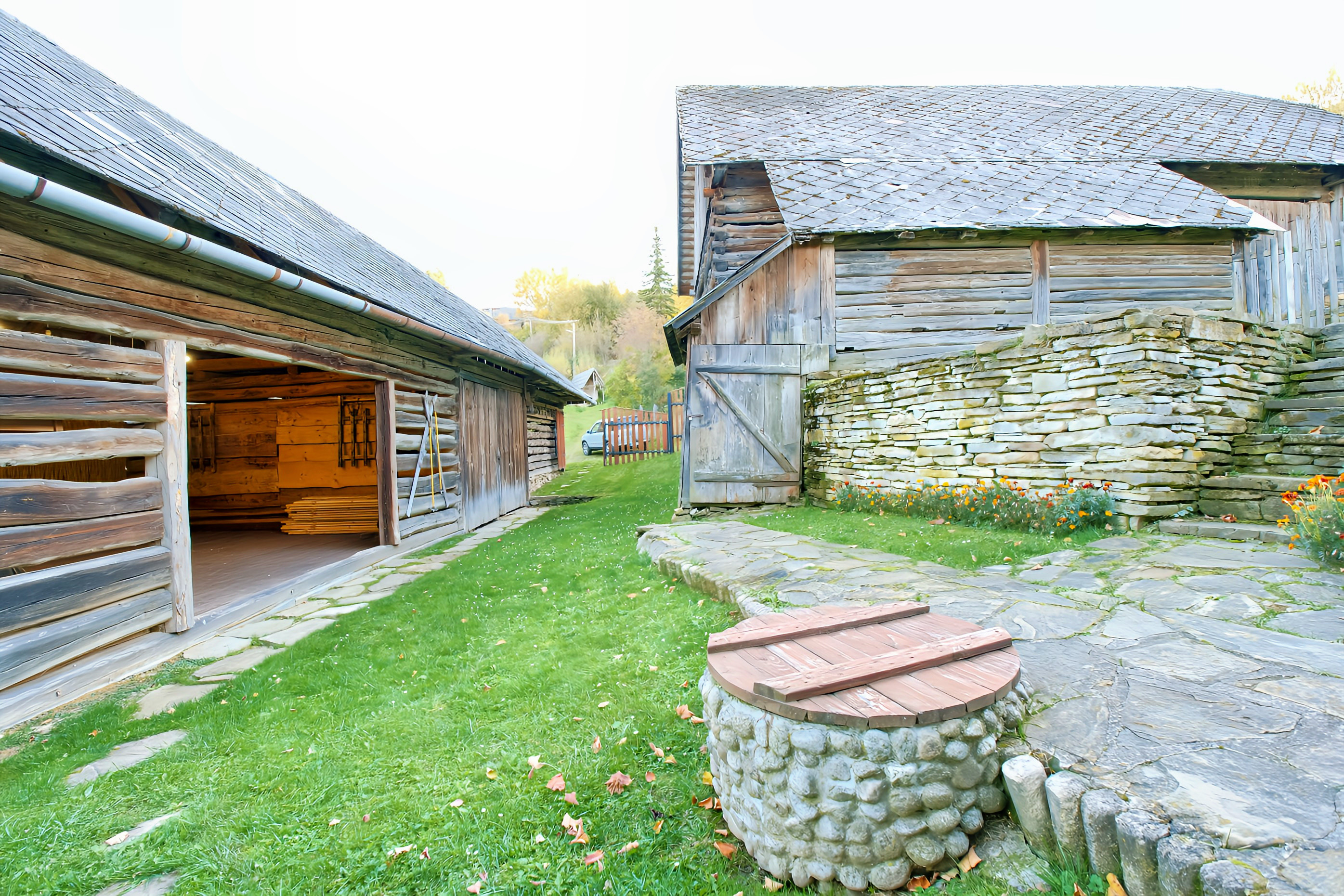 Chalupa s výhľadom na Levočské vrchy