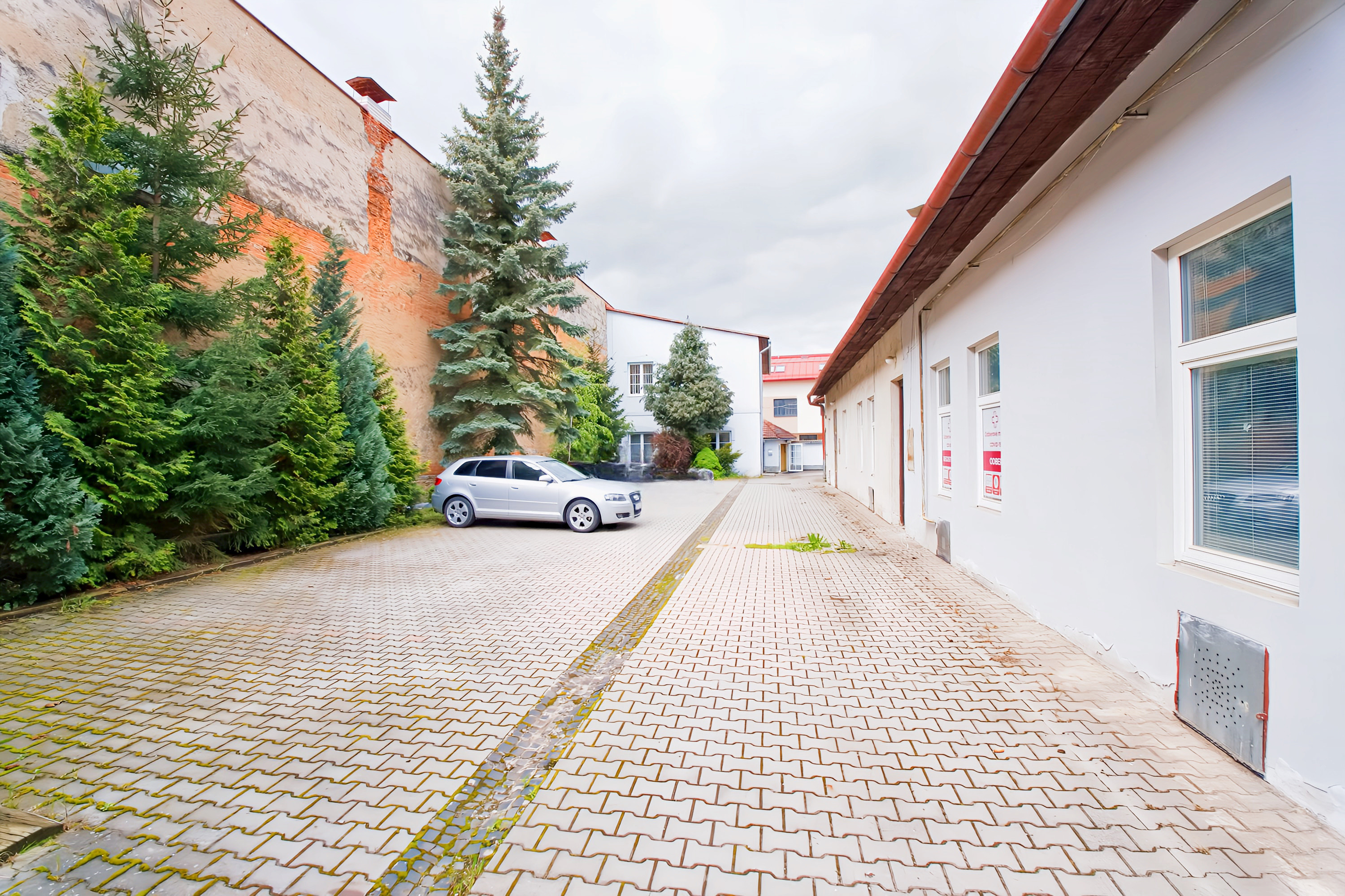 Polyfunkčný objekt blízko centra mesta Sp. Nová Ves