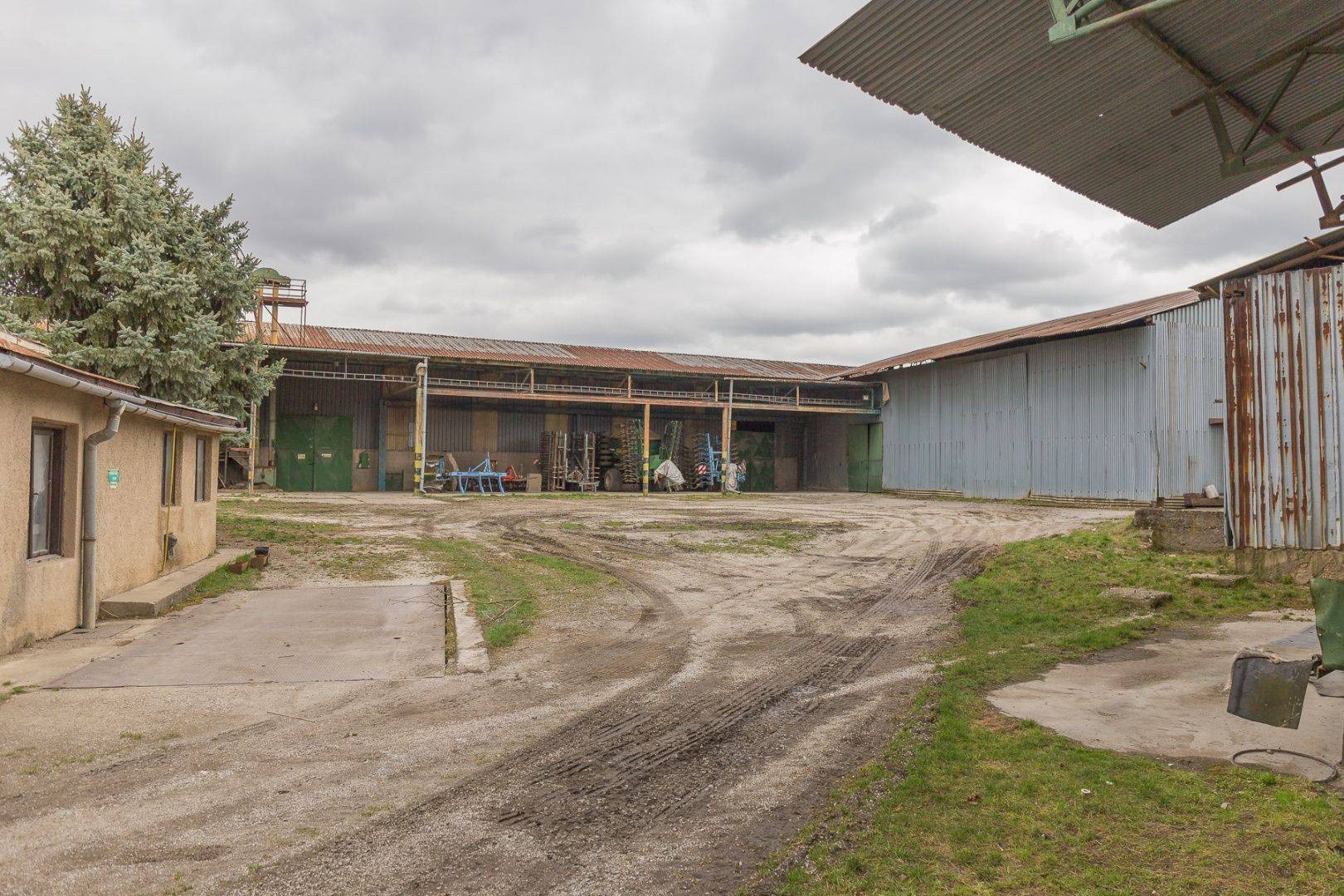 ZNÍŽENÁ CENA! Podnik. areál (0,6 ha) Moldava nad Bodvou