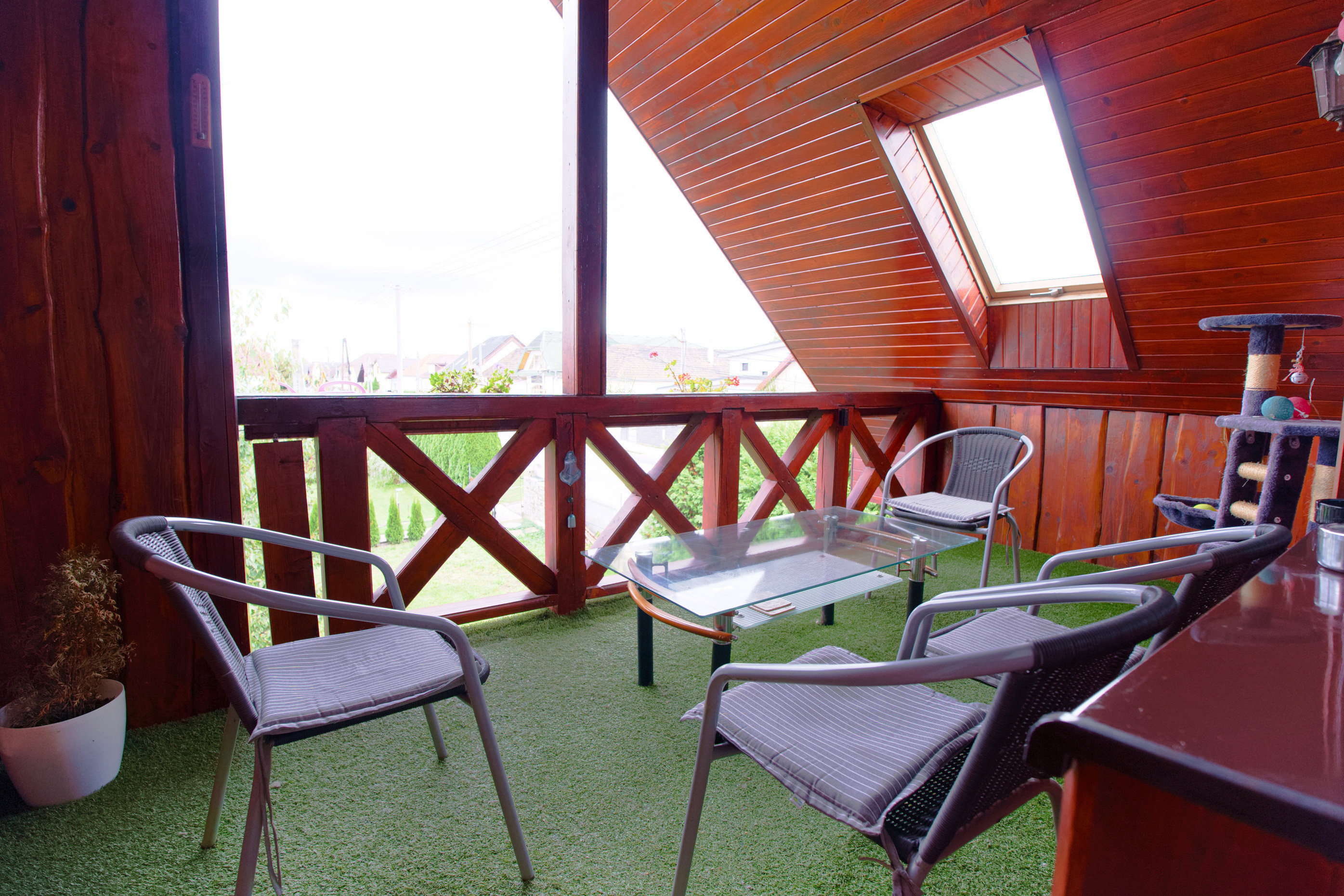 Rodinný dom (654 m2), garáž, altánok, záhrada Smižany