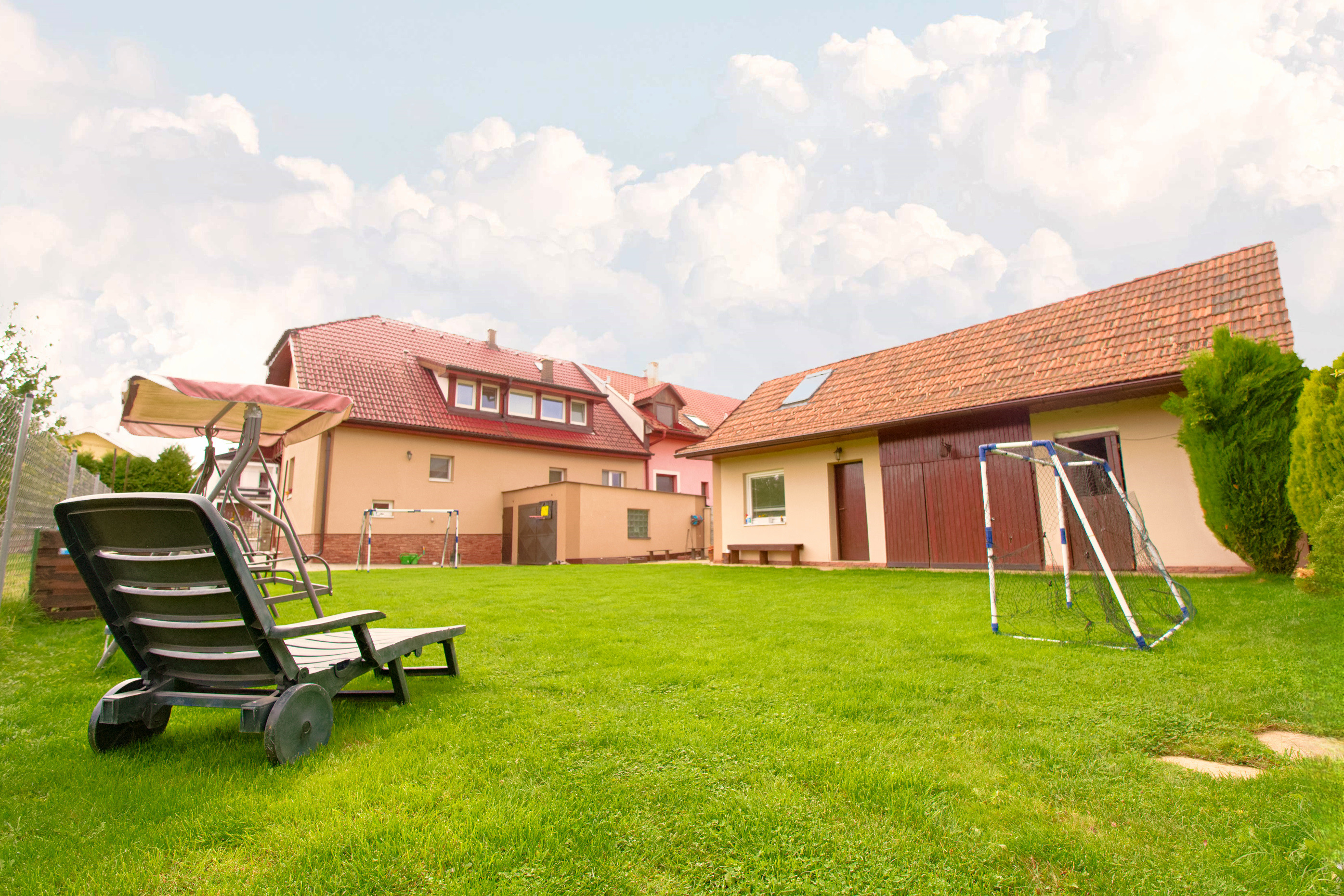 Rodinný dom (654 m2), garáž, altánok, záhrada Smižany