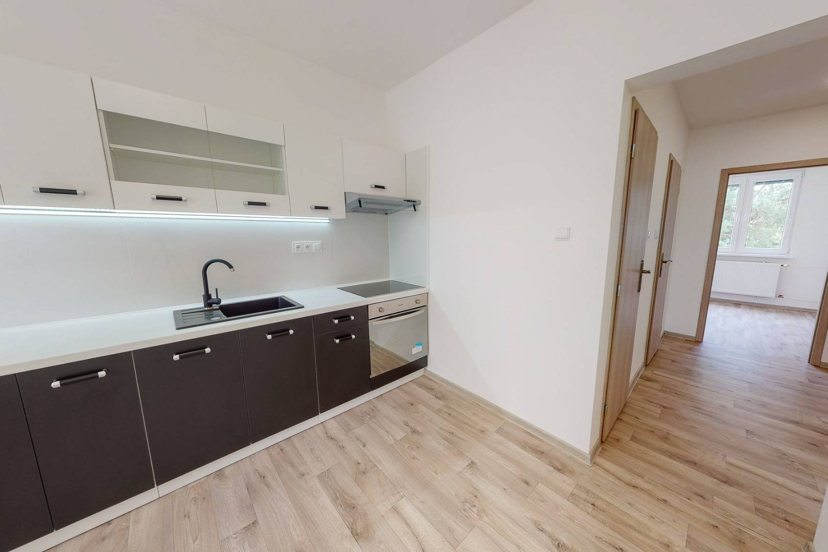 REZERVOVANÉ Byt 2+1 s loggiou (56 m2), sídl. Západ I. Sp. Nová Ves