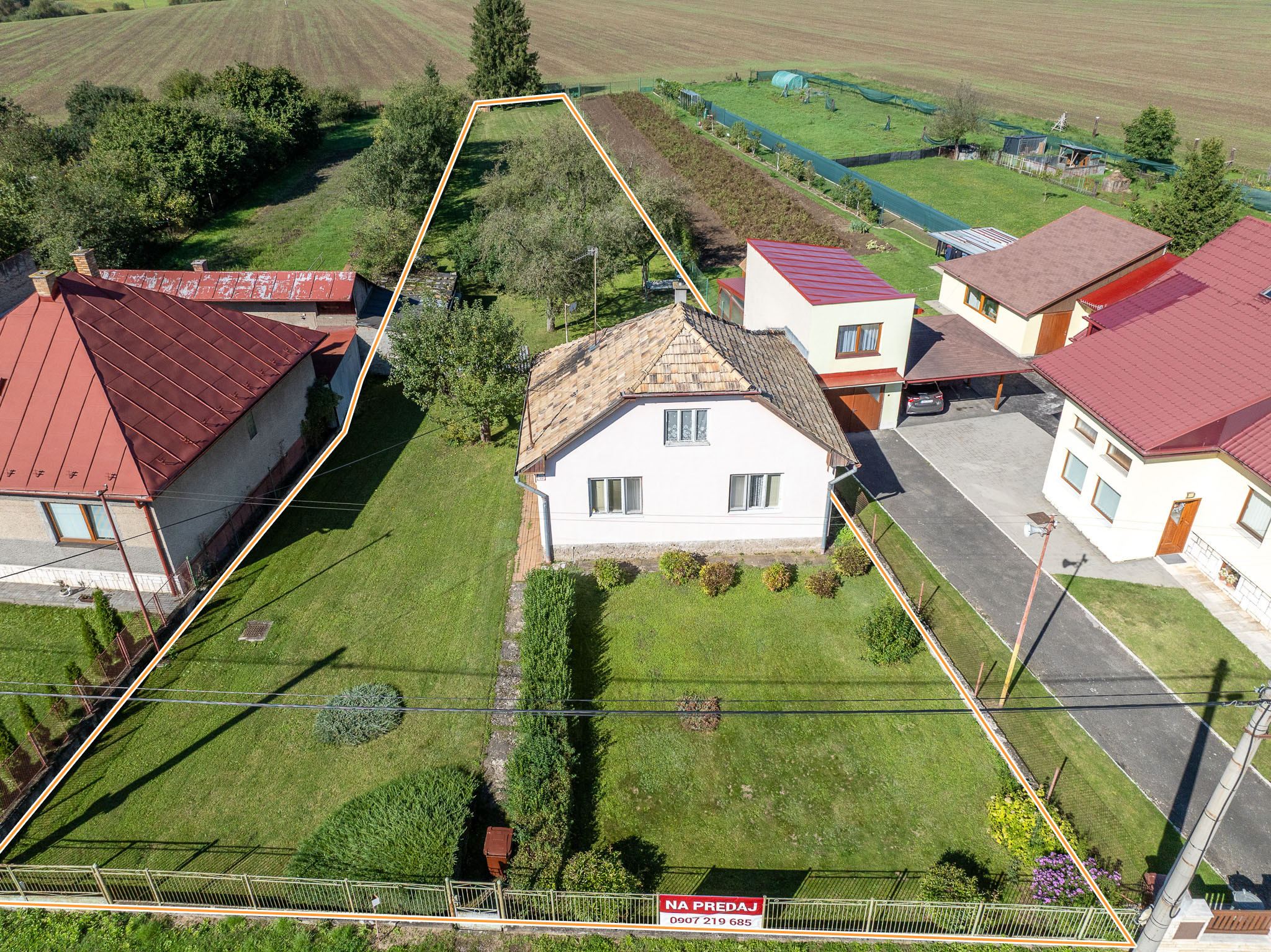 REZERVOVANÉ  - Veľký pozemok so starším domom v dobrej lokalite Spišské Vlachy