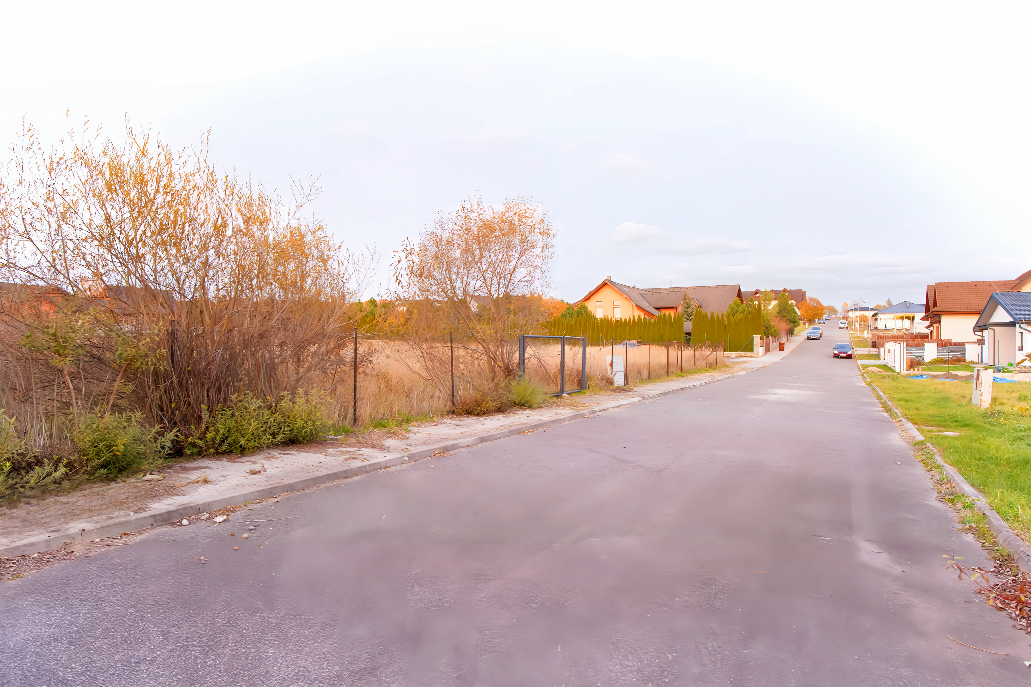 Rovinatý stavebný pozemok (1271 m2) Veľká Lomnica