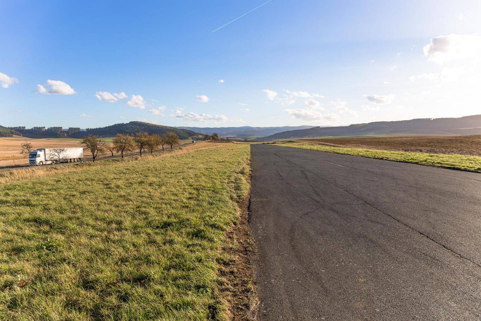 Atraktívny pozemok na podnikanie (3 ha) pri Klčove