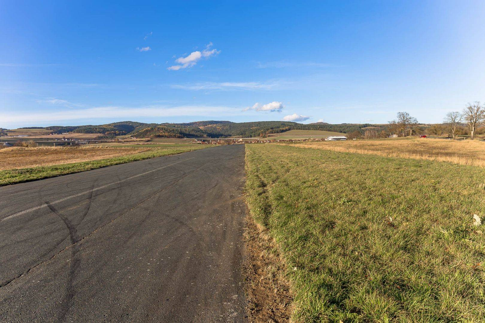 Atraktívny pozemok na podnikanie (3 ha) pri Klčove