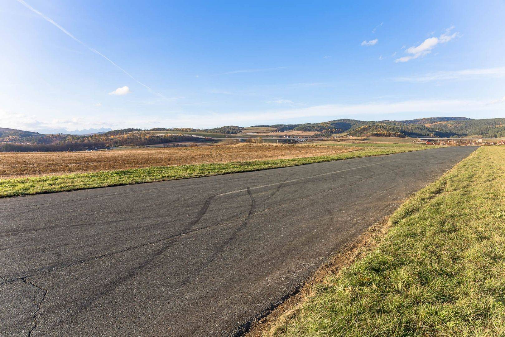 Atraktívny pozemok na podnikanie (3 ha) pri Klčove