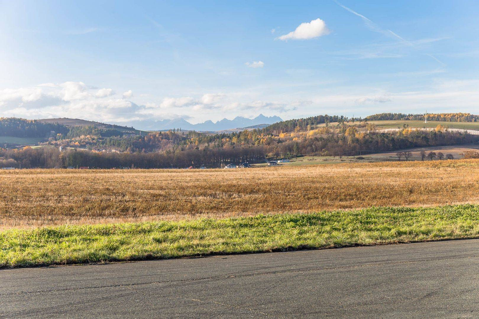 Atraktívny pozemok na podnikanie (3 ha) pri Klčove
