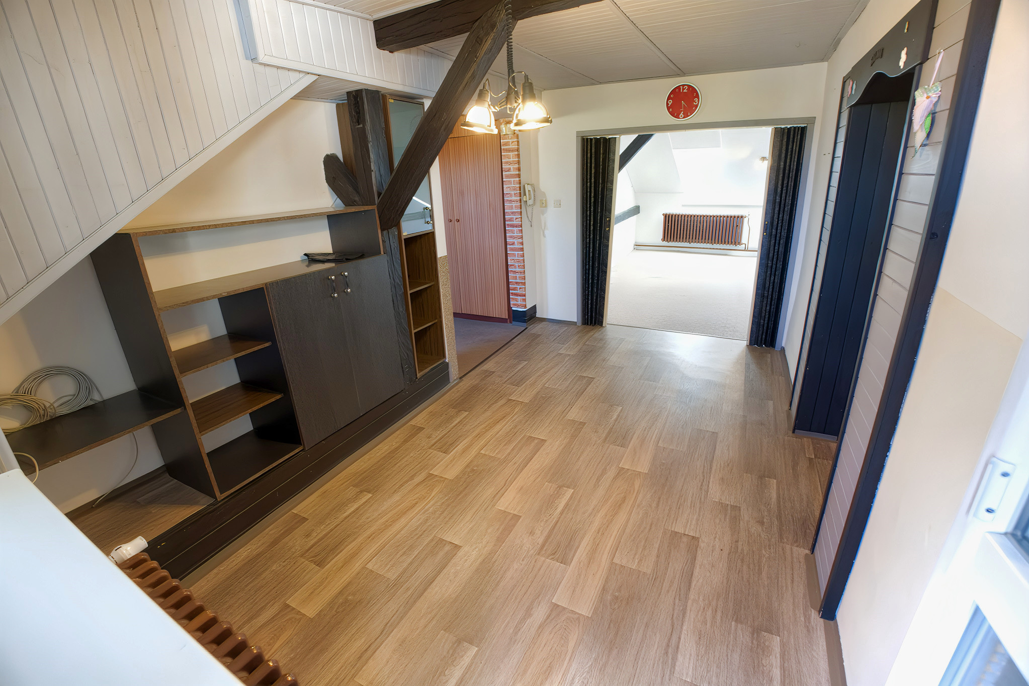 Byt 4+1 (135 m2) s loggiou blízko žel. stanice a centra Sp. Nová Ves