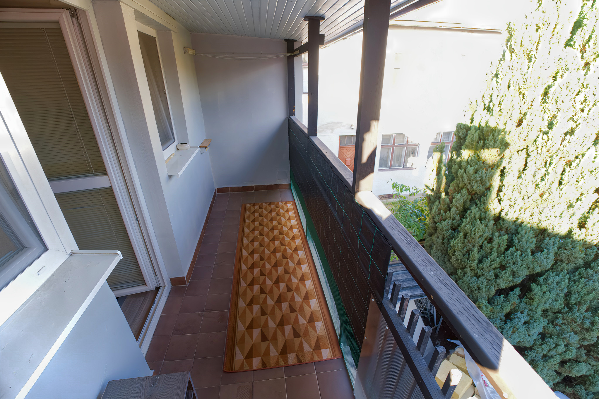 Byt 4+1 (135 m2) s loggiou blízko žel. stanice a centra Sp. Nová Ves