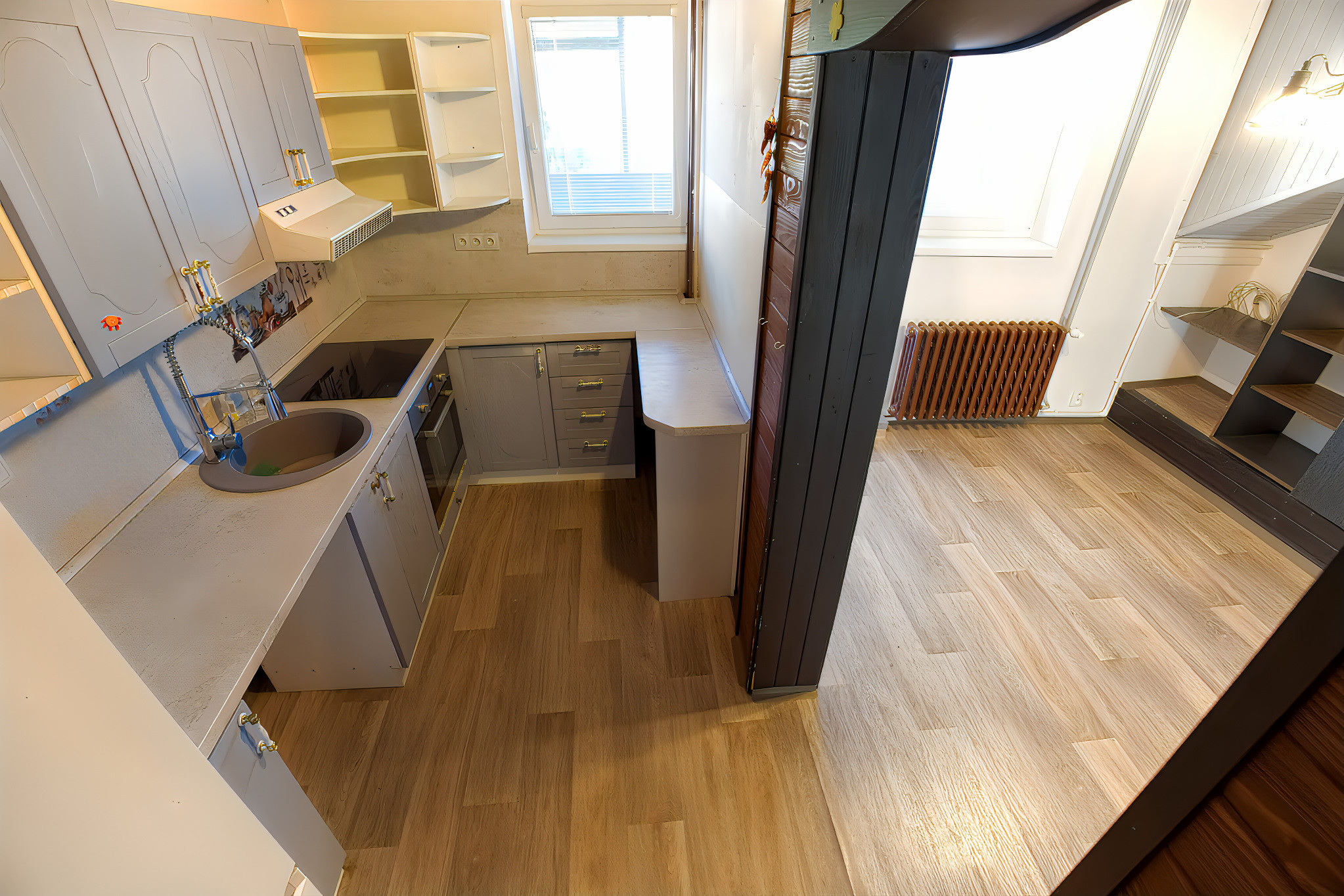 Byt 4+1 (135 m2) s loggiou blízko žel. stanice a centra Sp. Nová Ves