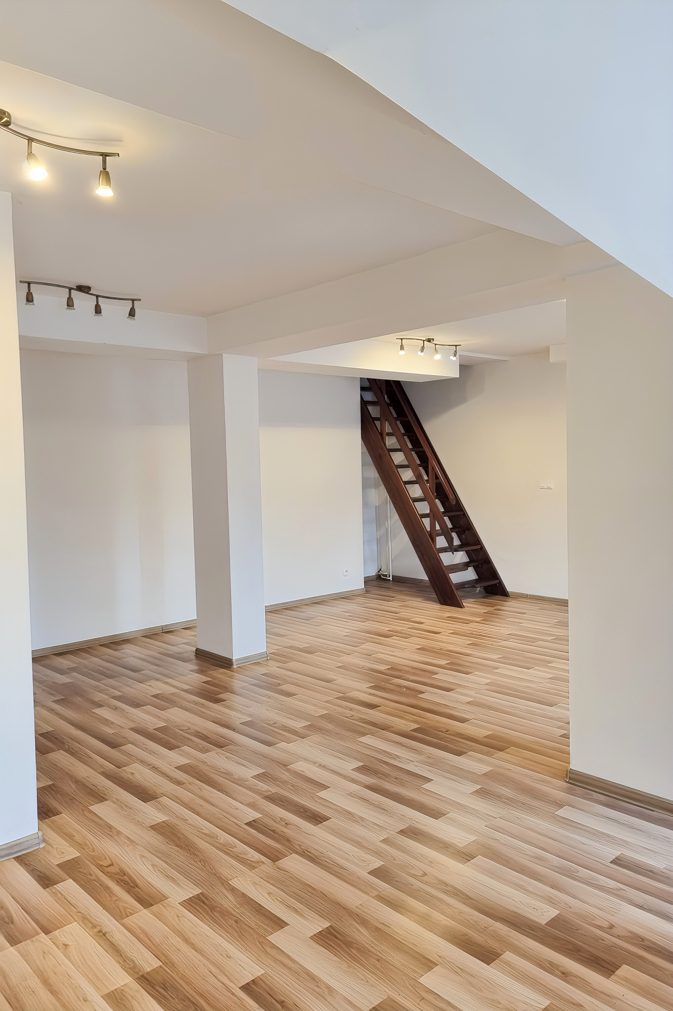 PRENÁJOM! Byt VEĽKÝ MEZONET (86 m2) Fabiniho ulica SNV