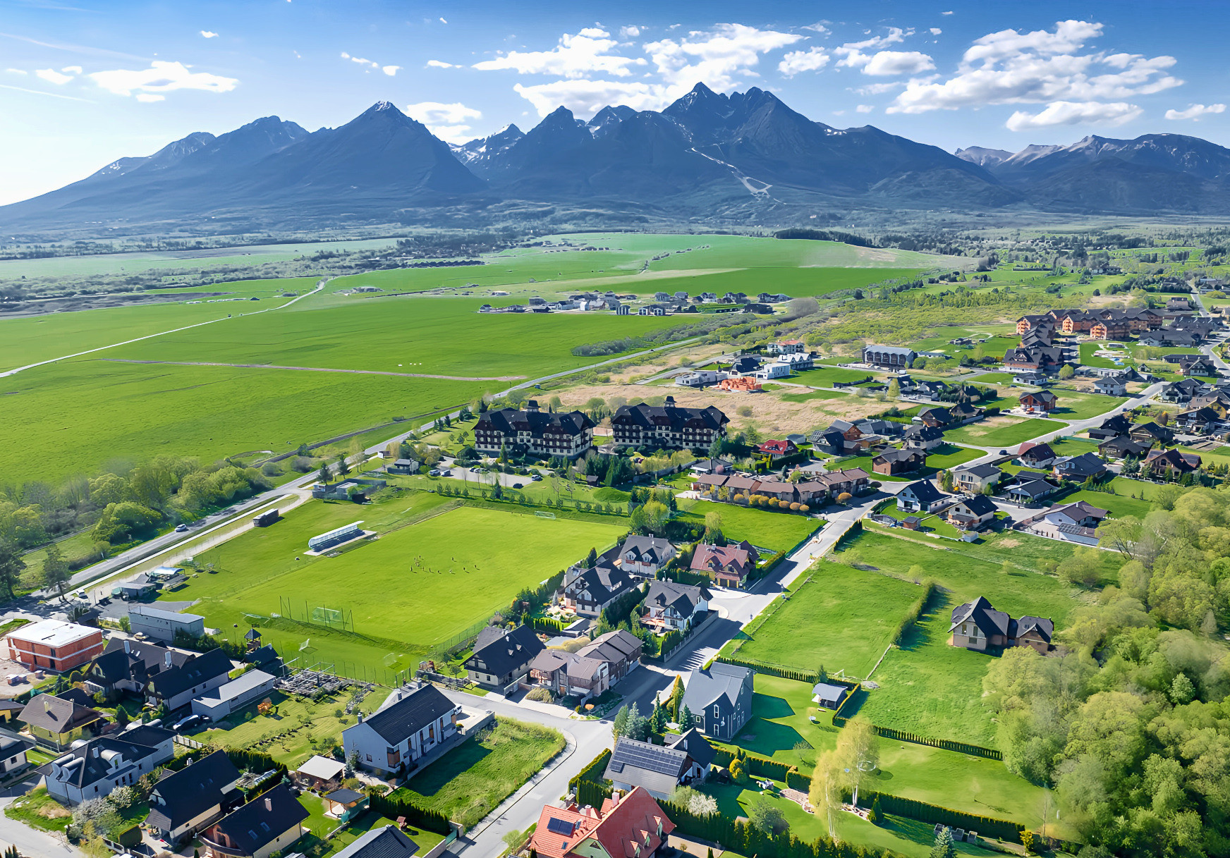 Multifunkčný dom s veľkým pozemkom (1656 m2) Veľká Lomnica
