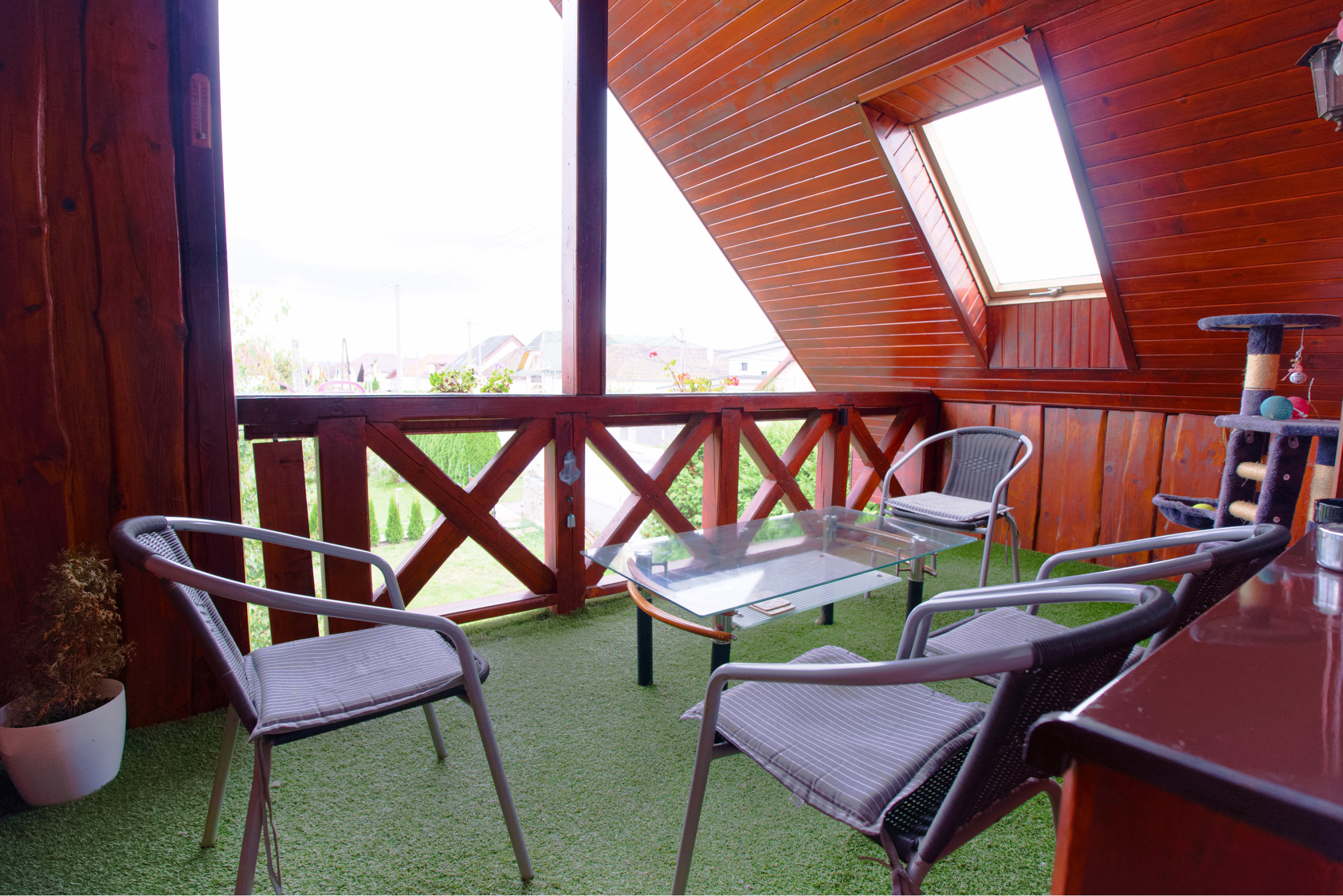 Rodinný dom (654 m2), garáž, altánok, záhrada Smižany