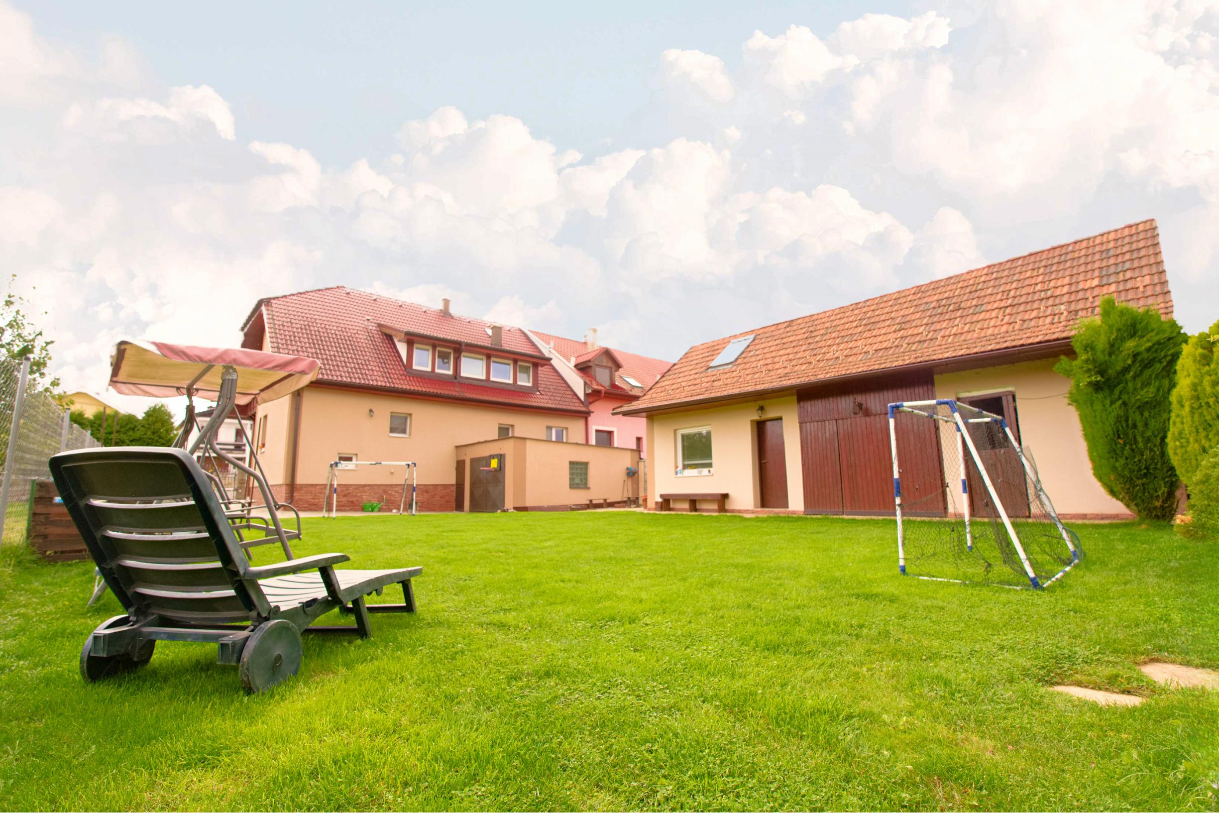 Rodinný dom (654 m2), garáž, altánok, záhrada Smižany