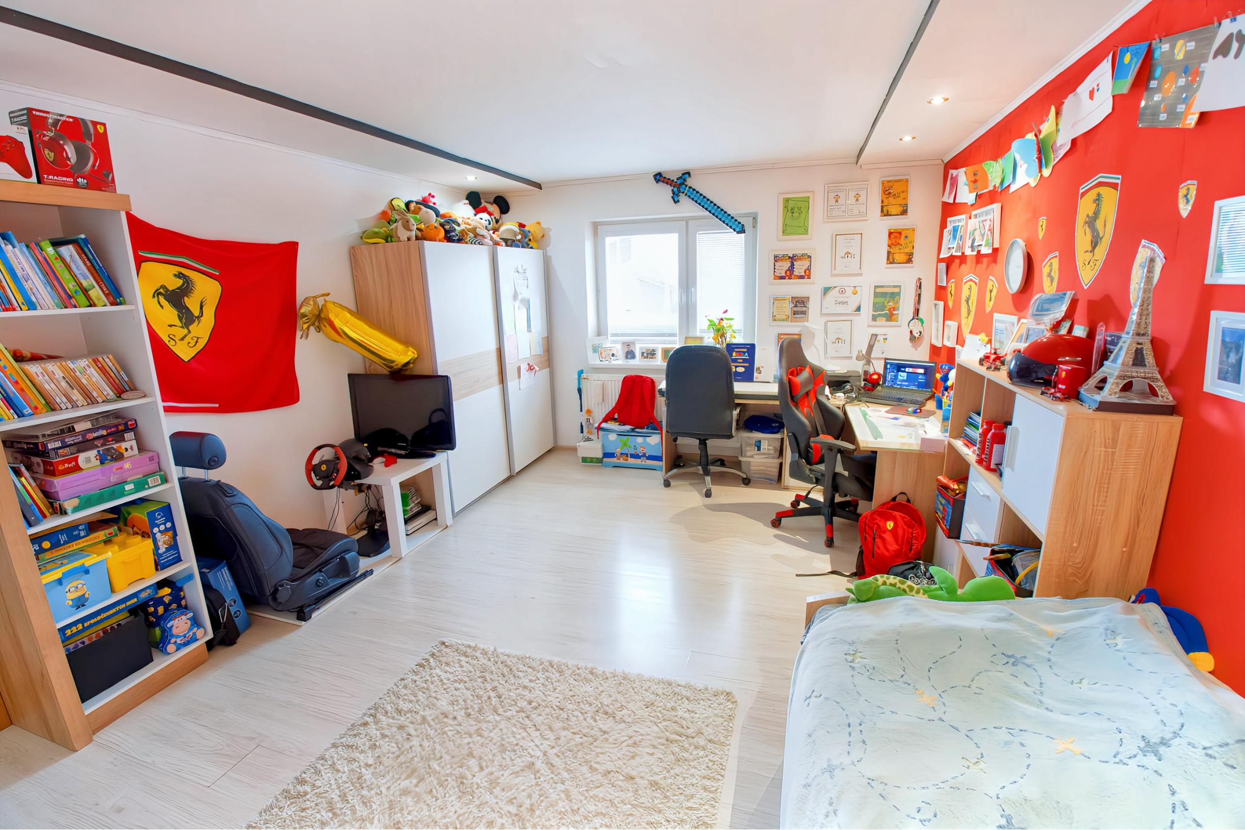 Rodinný dom (654 m2), garáž, altánok, záhrada Smižany