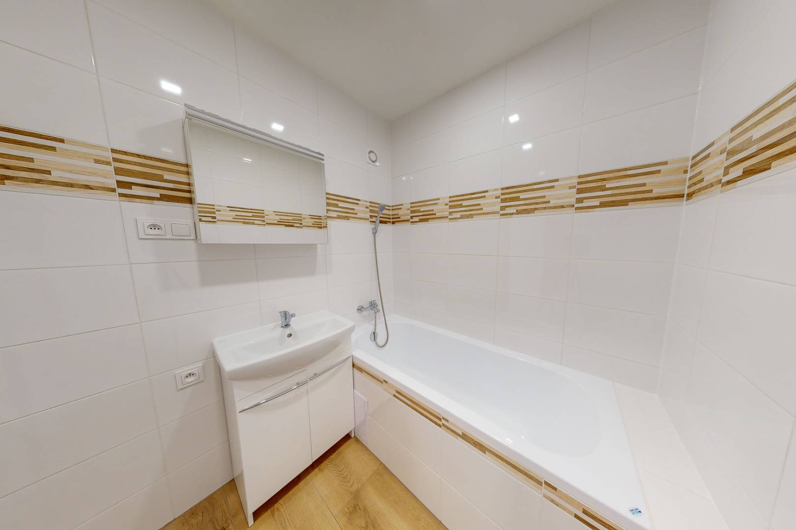 PRENÁJOM! Byt 2+1 (56 m2) loggia, sídl Západ