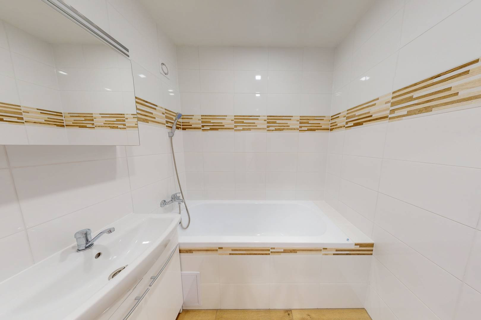 PRENÁJOM! Byt 2+1 (56 m2) loggia, sídl Západ