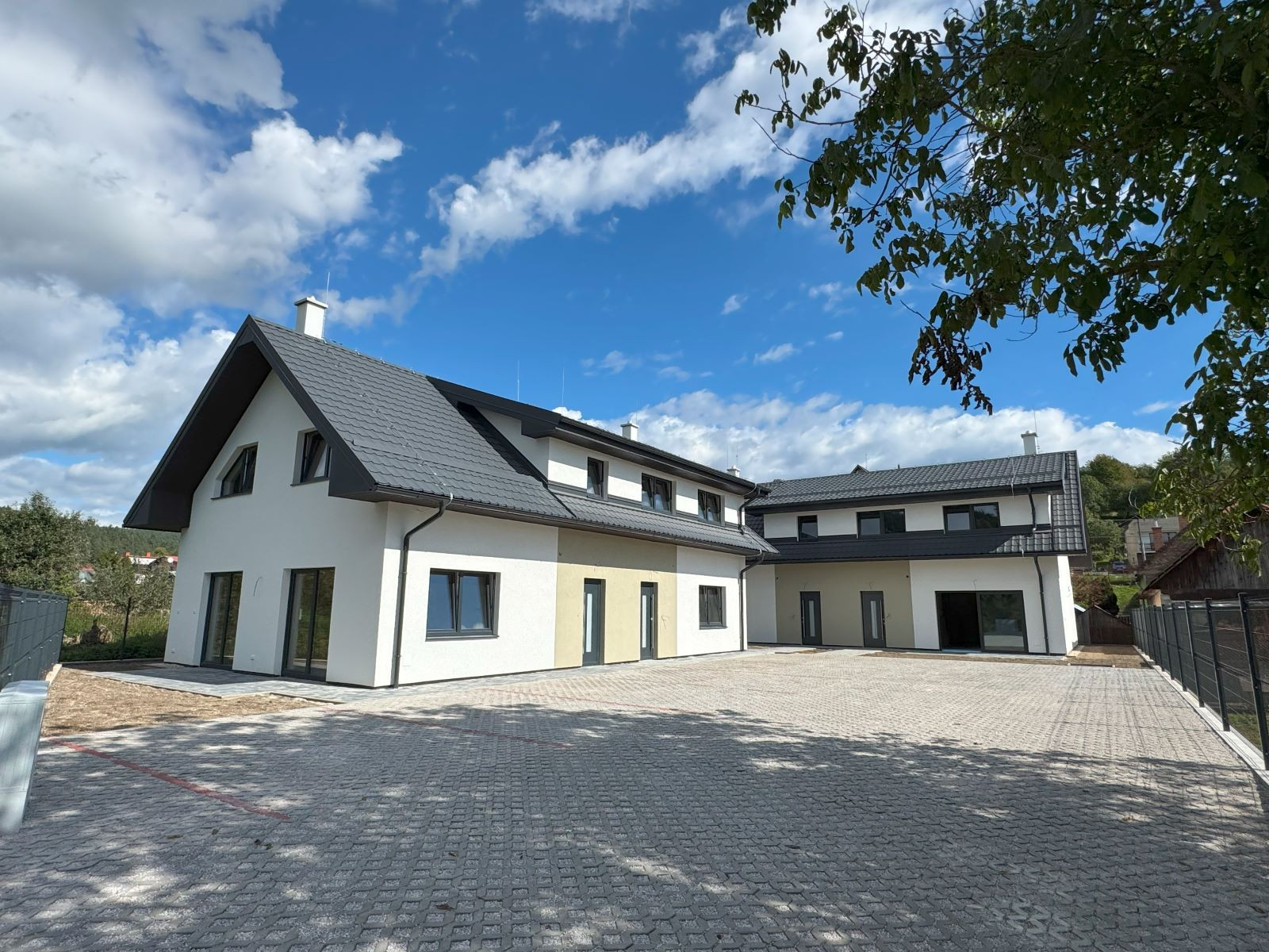 Máme dokončené ! Na predaj 3 a 4 -izbové byty v Danišovciach