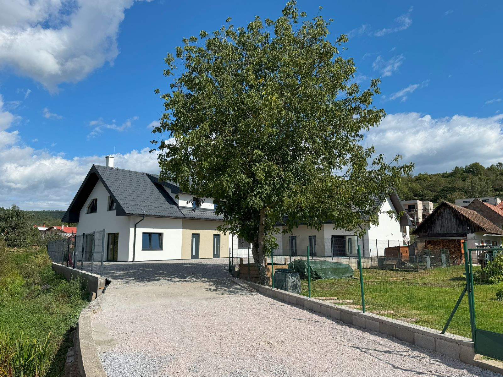 Máme dokončené ! Na predaj 3 a 4 -izbové byty v Danišovciach