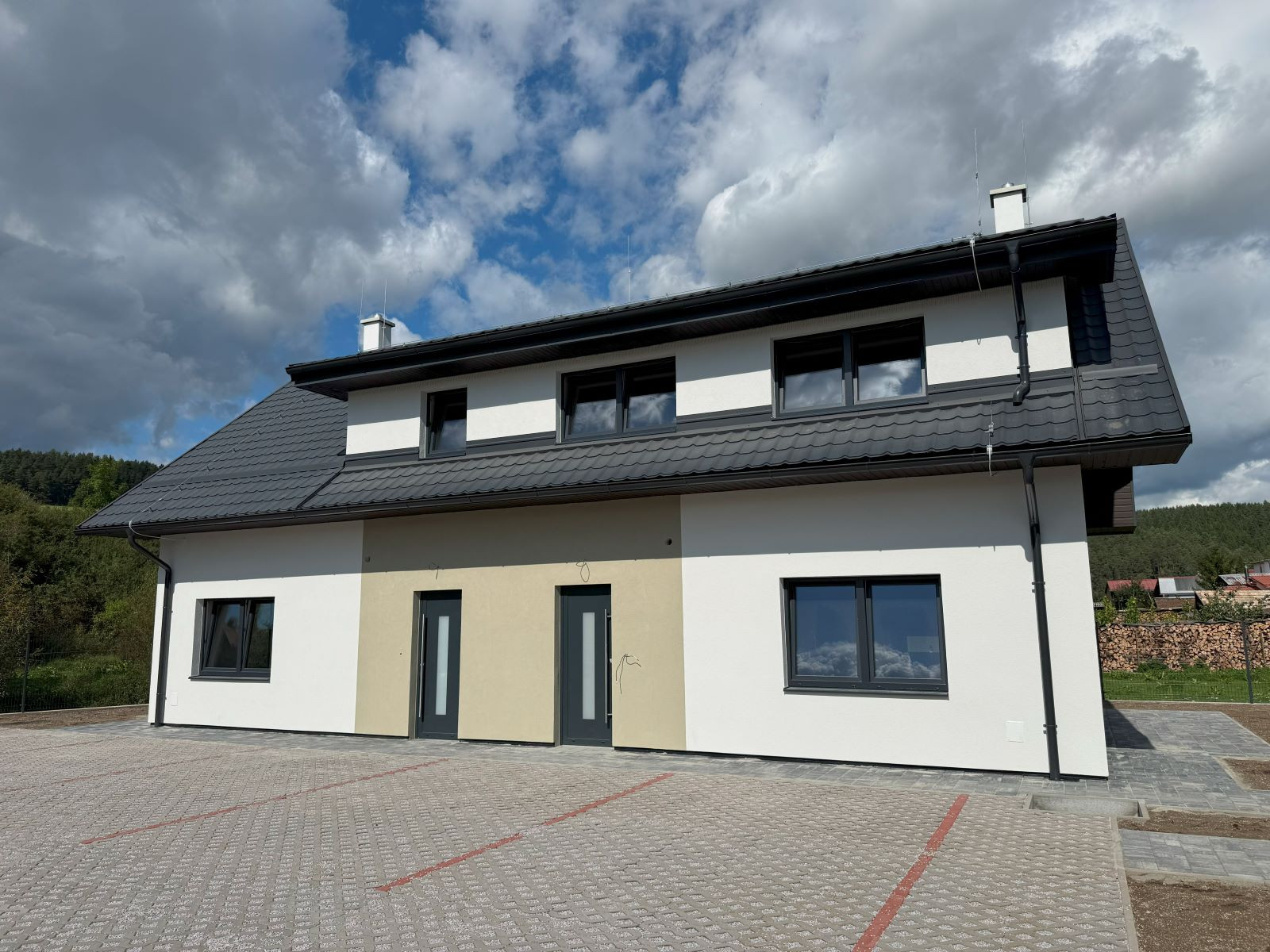 Máme dokončené ! Na predaj 3 a 4 -izbové byty v Danišovciach