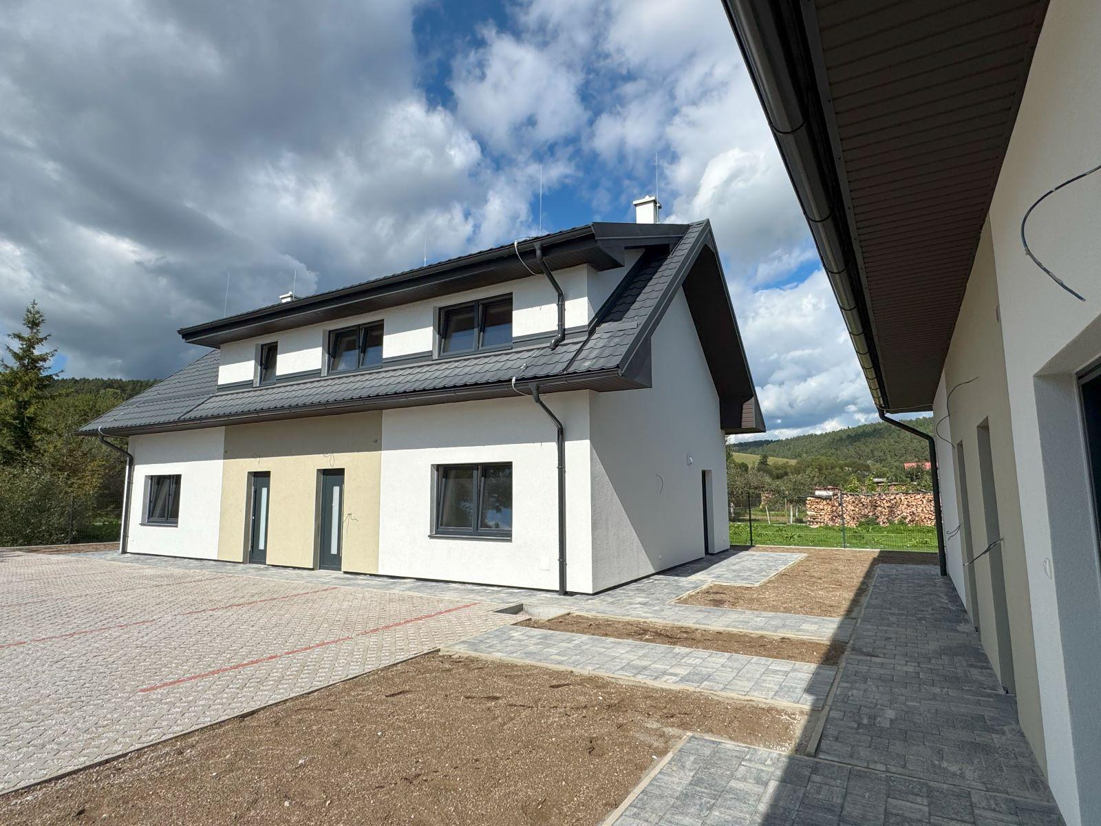 Máme dokončené ! Na predaj 3 a 4 -izbové byty v Danišovciach