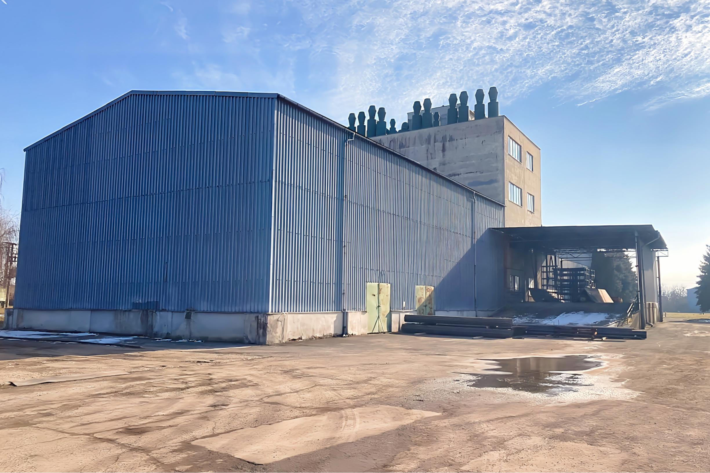 Podn. areál - adm, výroba, garáže, sklady (3,3 ha) neďaleko Košíc