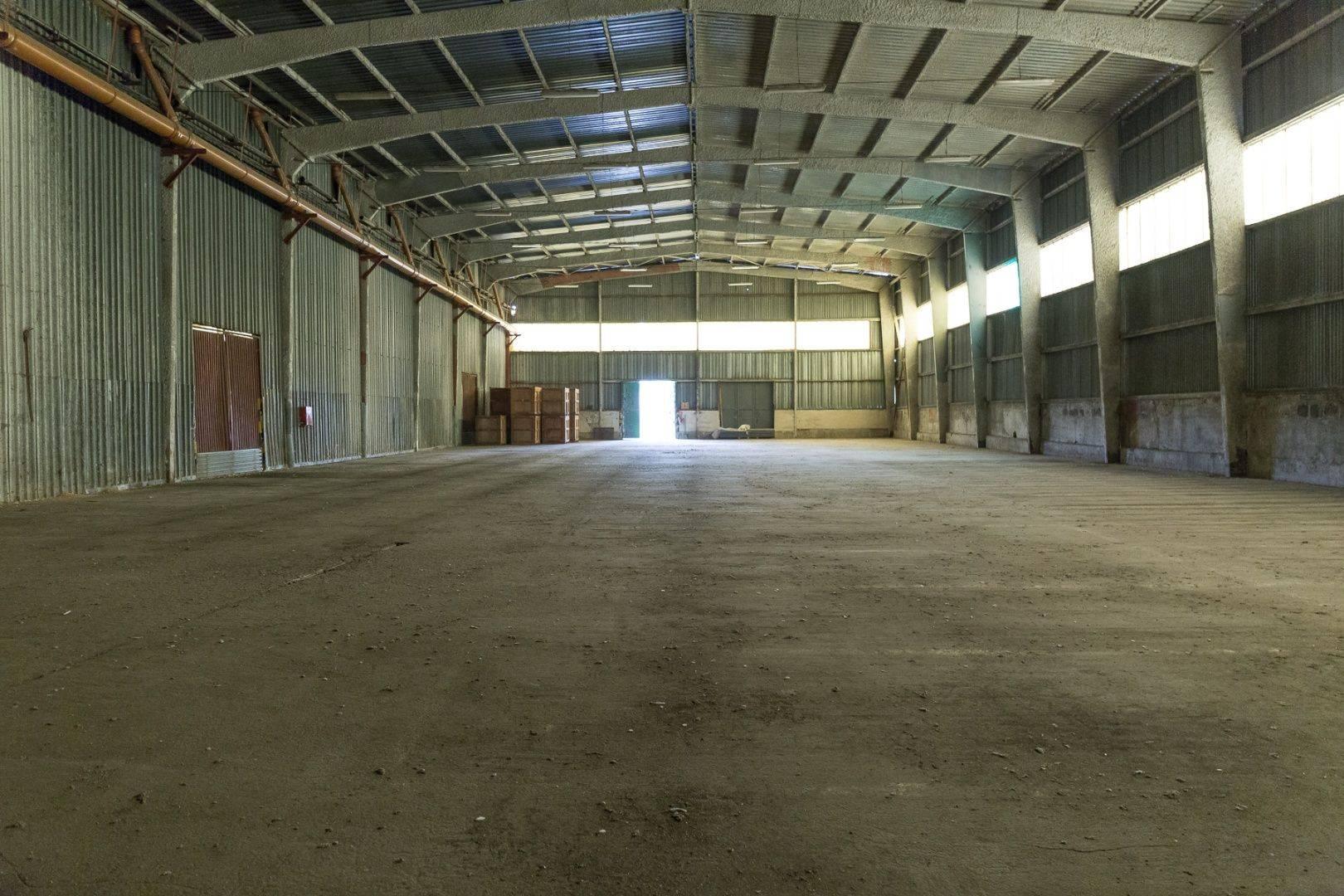 Podn. areál - adm, výroba, garáže, sklady (3,3 ha) neďaleko Košíc