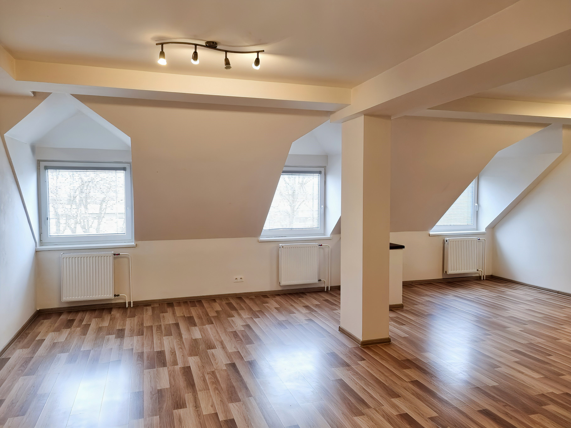 PRENÁJOM! Byt VEĽKÝ MEZONET (86 m2) Fabiniho ulica SNV