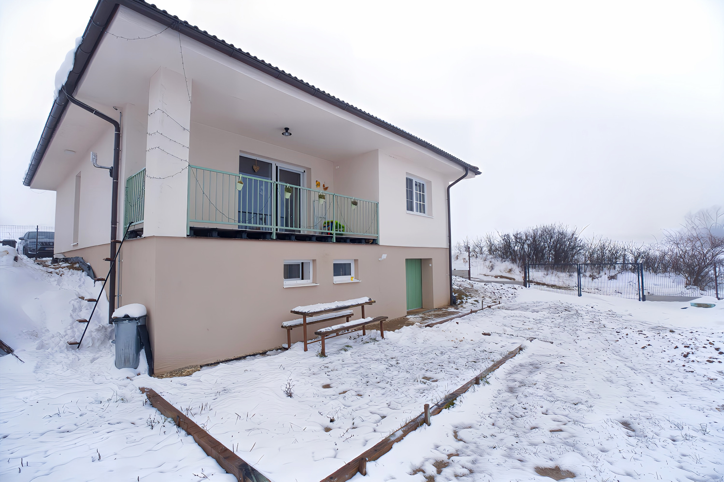 Vidiecky moderný bungalov novostavba (790 m2) Jánovce, časť Čenčice