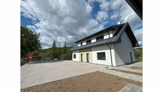 Máme dokončené ! Na predaj 3 a 4 -izbové byty v Danišovciach