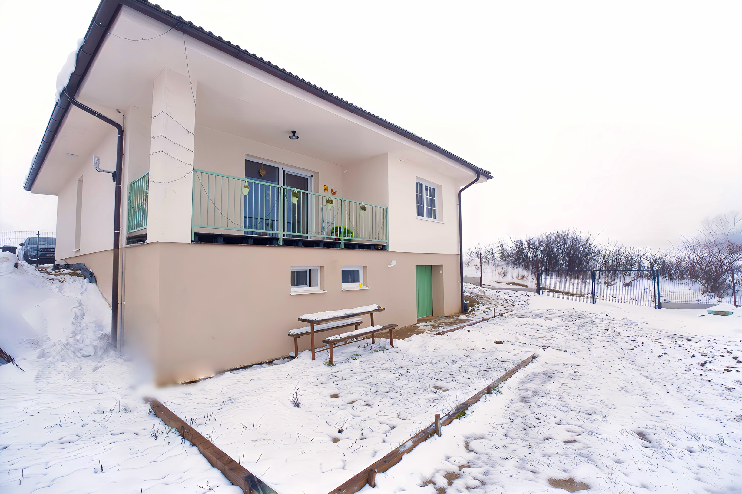Vidiecky moderný bungalov novostavba (790 m2) Jánovce, časť Čenčice
