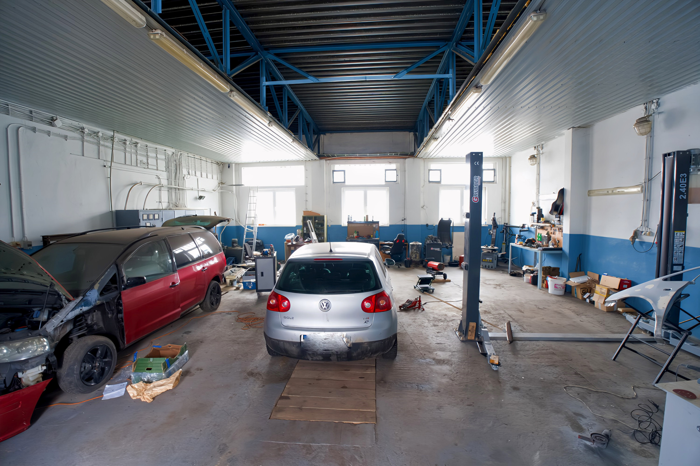 Hala - autodielňa (130 m2) s kanceláriou (80 m2), AREÁL ZÁPAD SNV