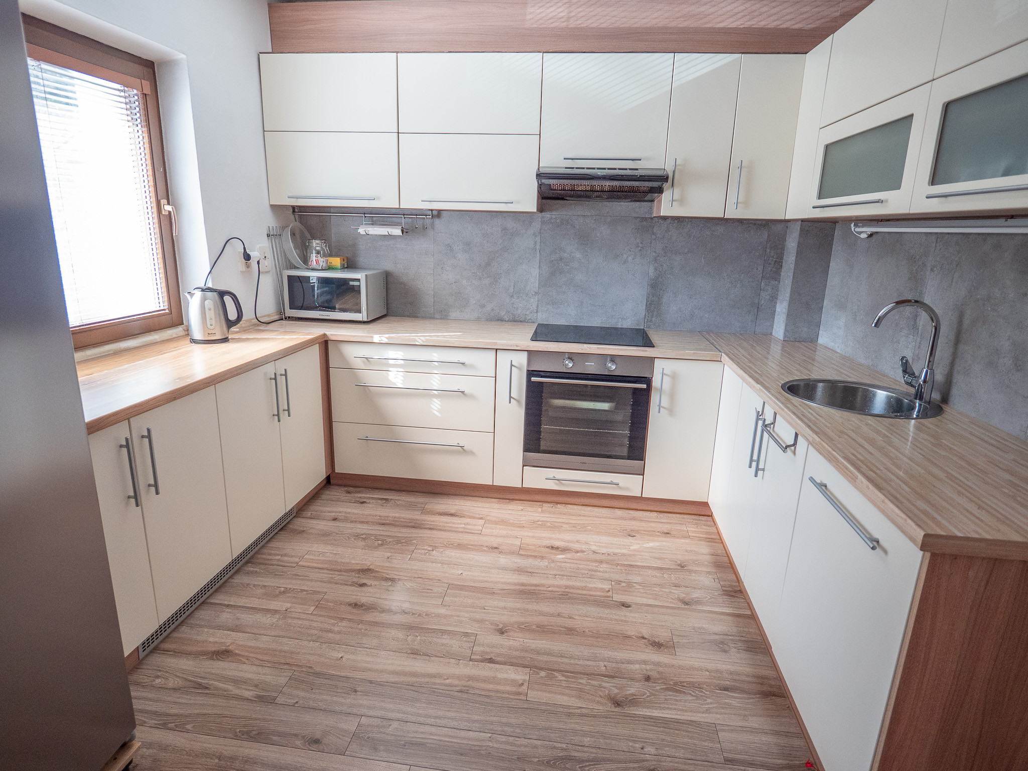 Rodinny dom - 5 izieb - 3 garáže v tichej lokalite Krompachy