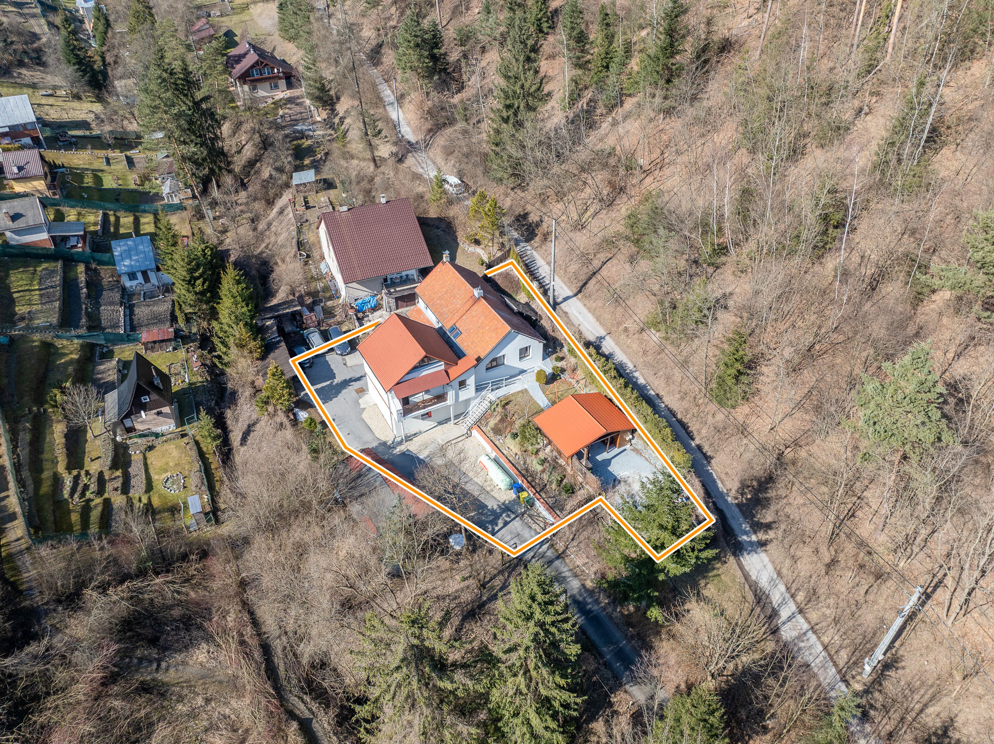 Rodinny dom - 5 izieb - 3 garáže v tichej lokalite Krompachy