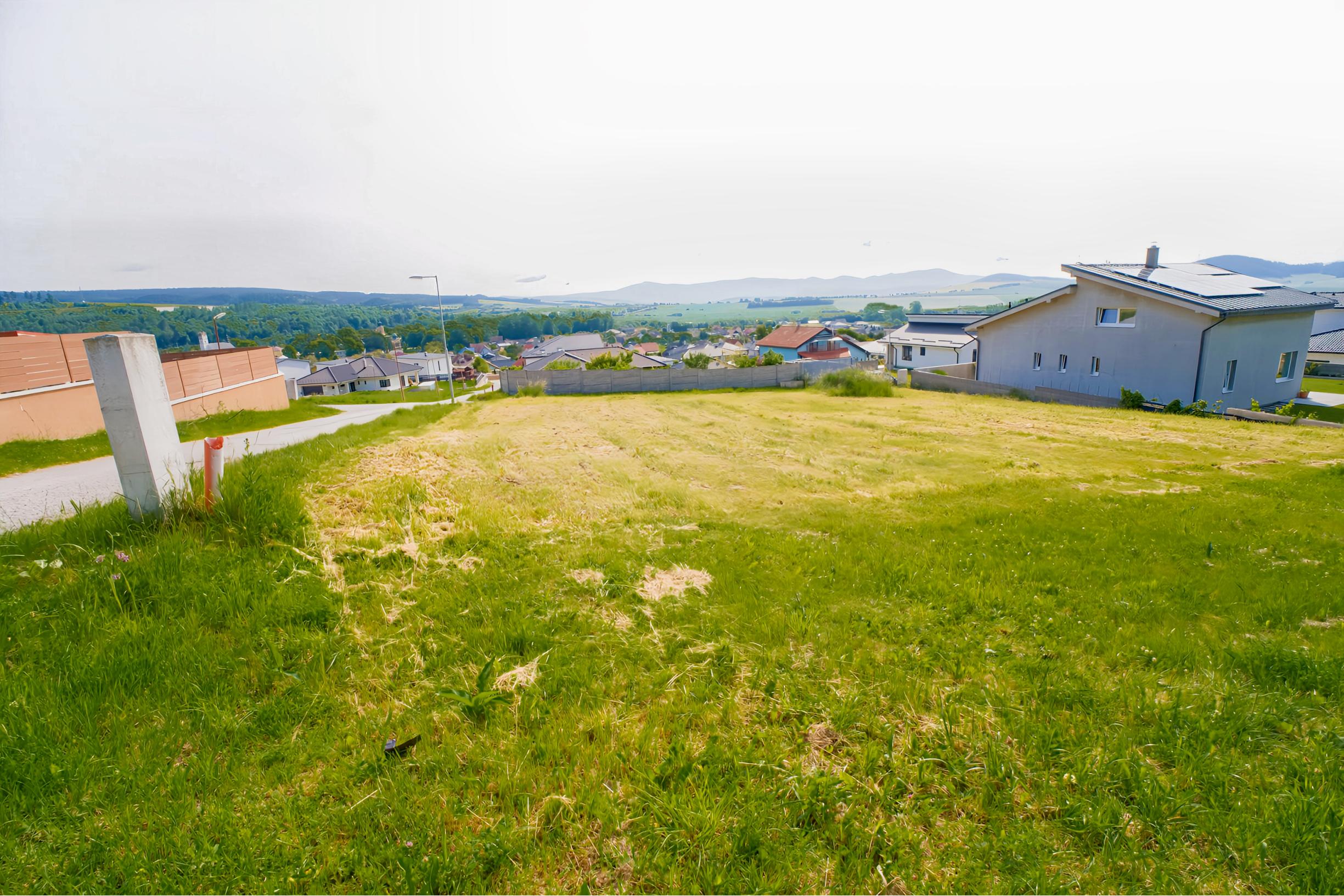 Stavebný pozemok 692 m2 s výhľadom na hrad, Spišský Hrhov