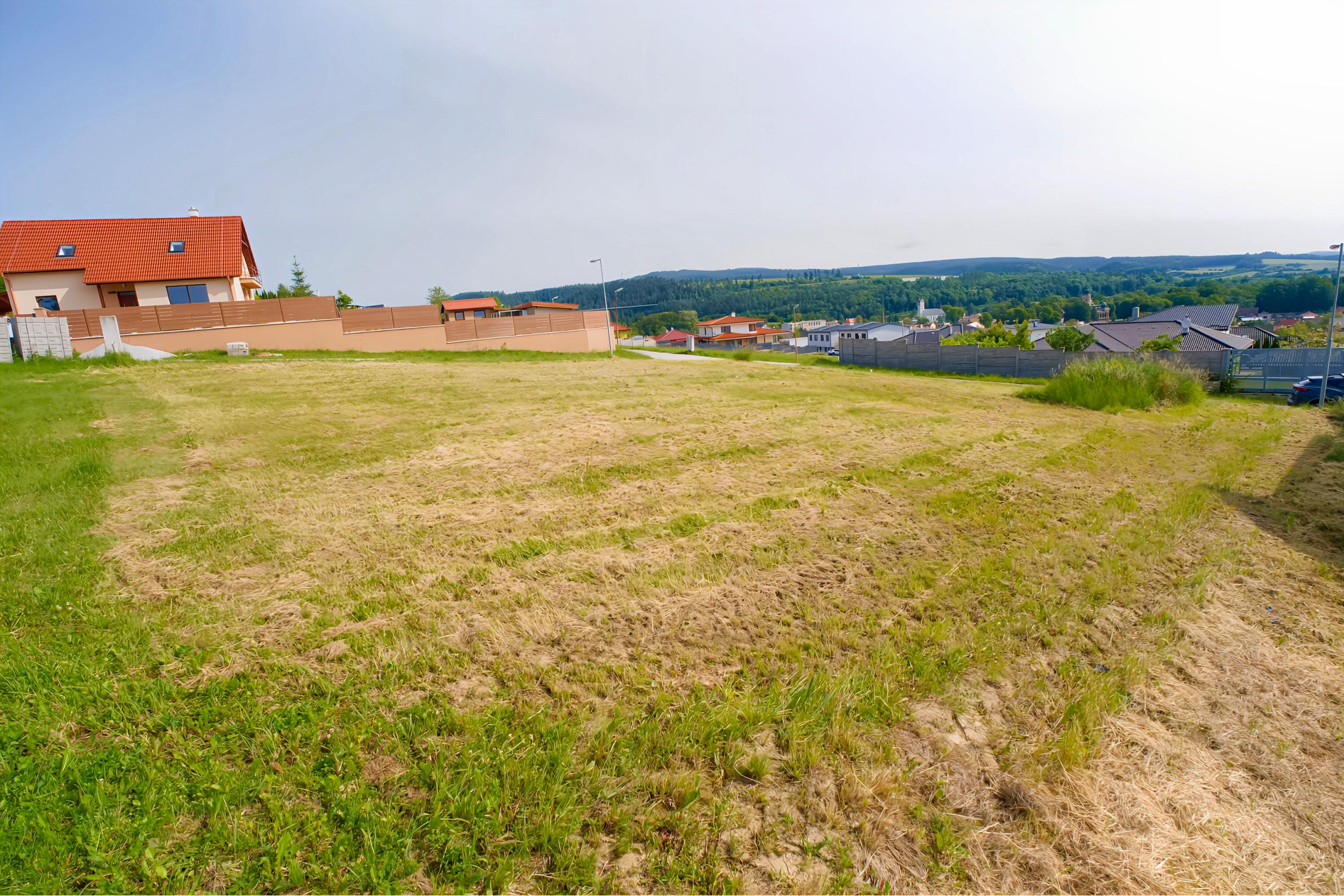 Stavebný pozemok 692 m2 s výhľadom na hrad, Spišský Hrhov