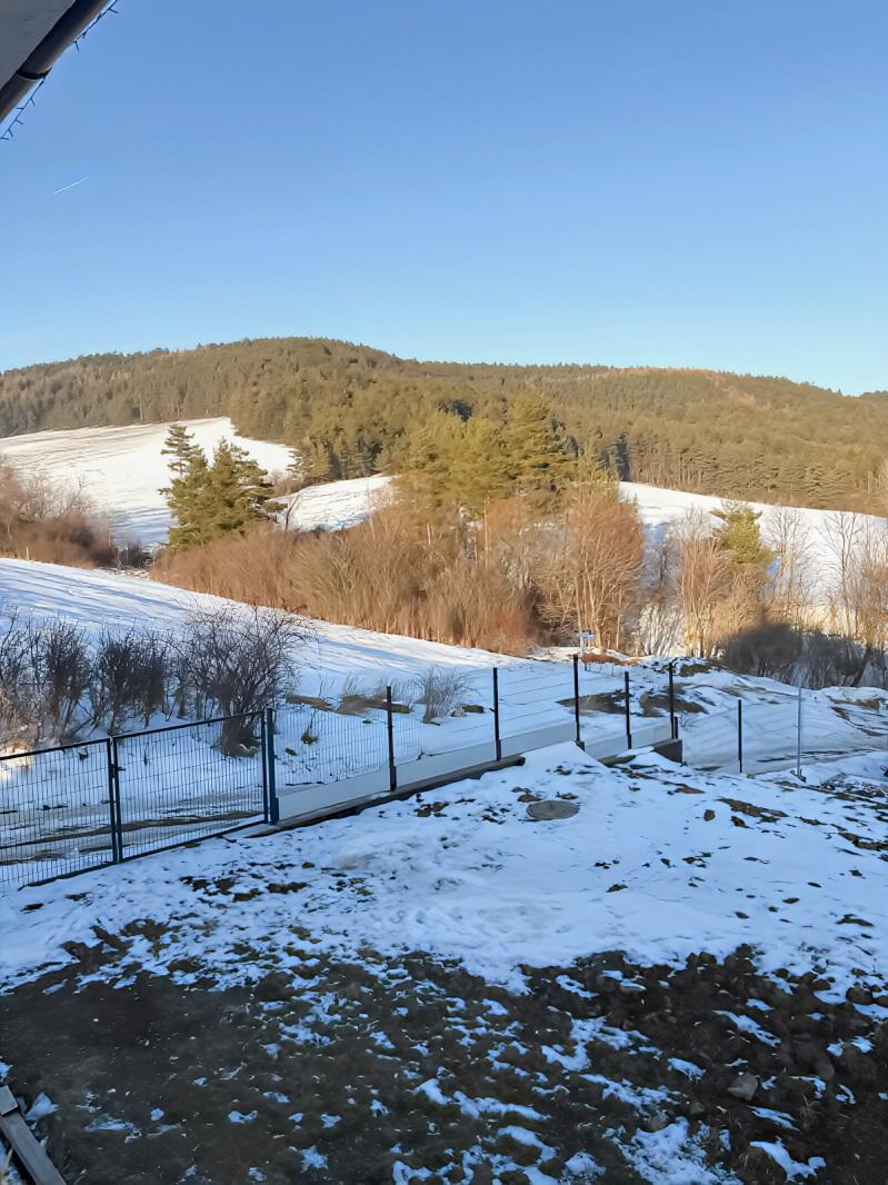 Vidiecky moderný bungalov novostavba (790 m2) Jánovce, časť Čenčice