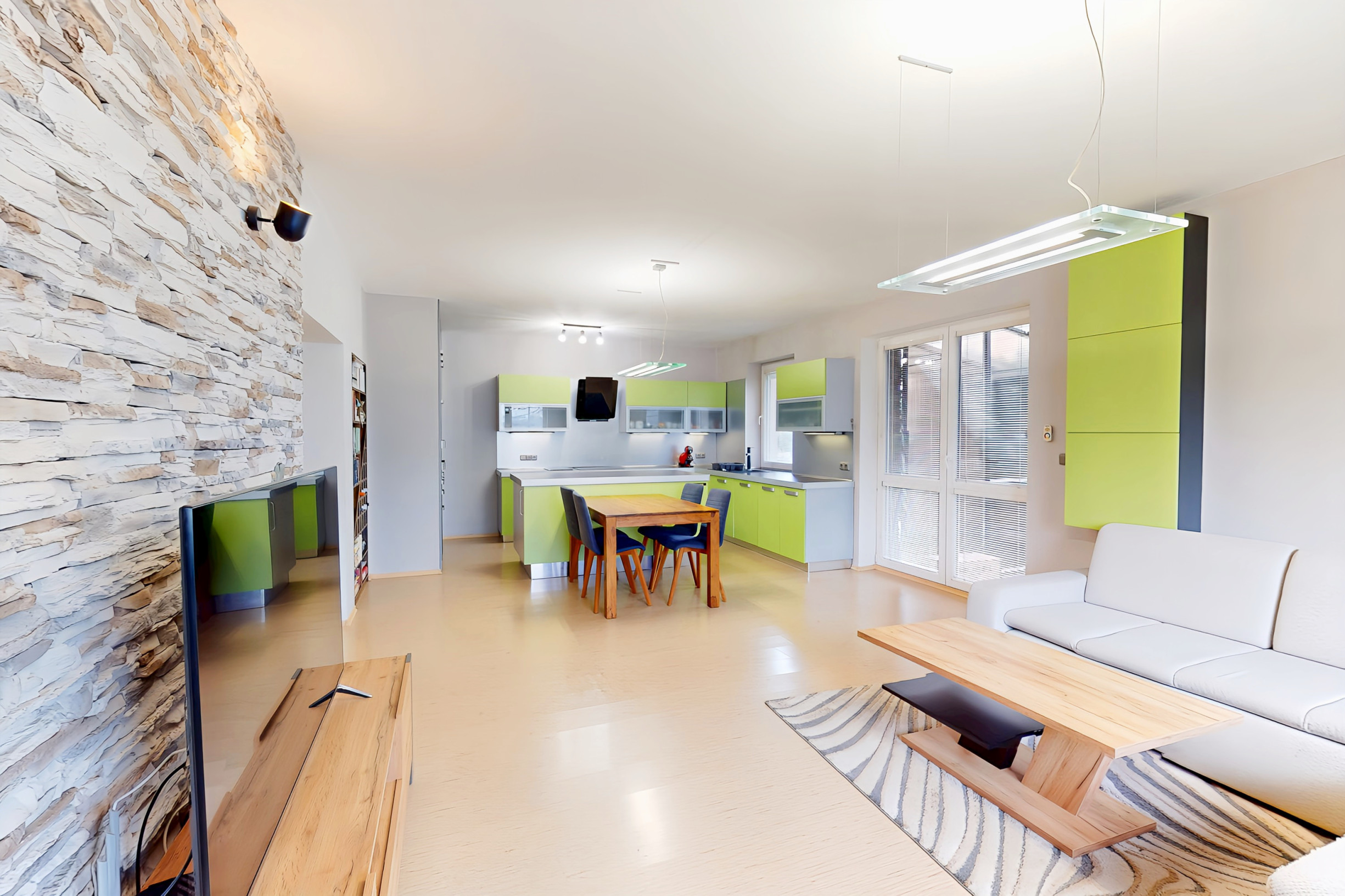 ALTERNATÍVA RD! VEĽKÝ 4-izbový (148 m2) byt s terasou, Ferčekovce SNV