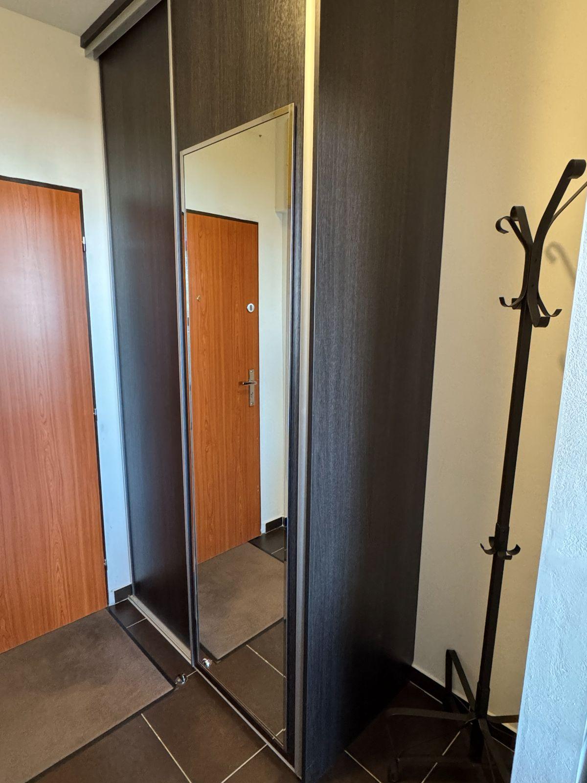 Prenájom 2-izbového bytu s loggiou, pivnicou a klimatizáciou