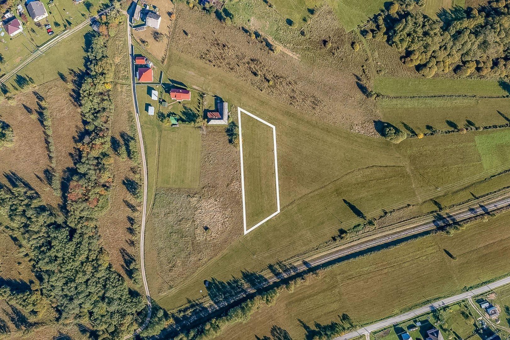 Atraktívny rekreačný pozemok (2221 m2) Tretí Hámor