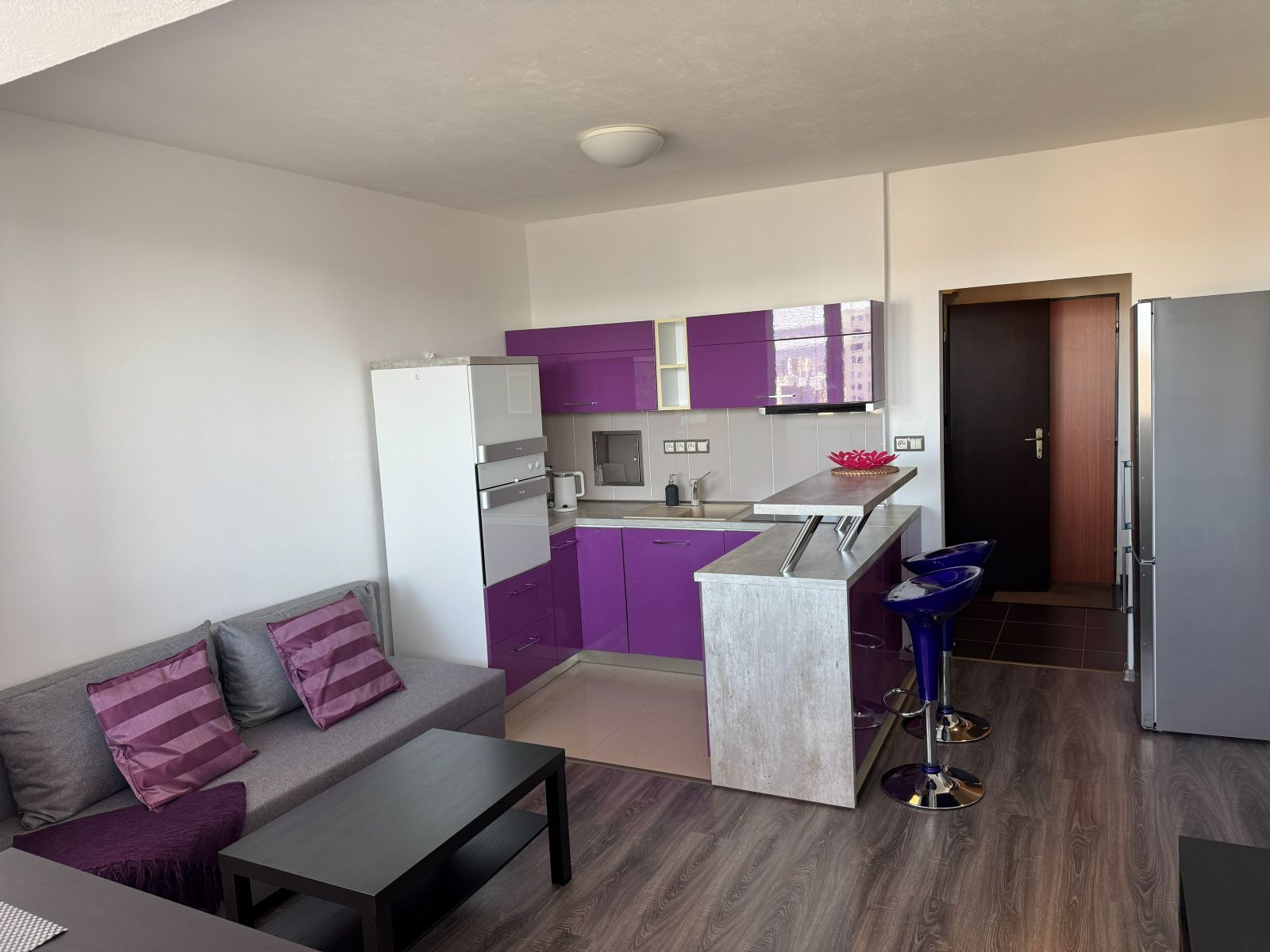 Prenájom 2-izbového bytu s loggiou, pivnicou a klimatizáciou