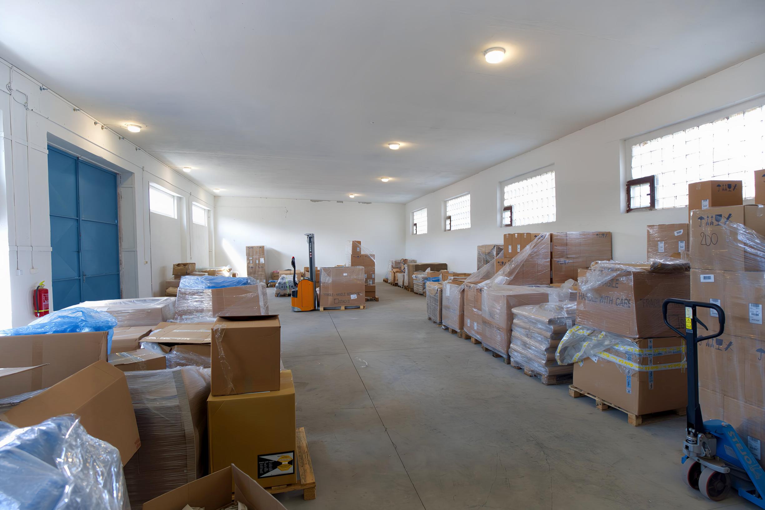 PRENÁJOM! Hala (189 m2) s kanceláriou (48 m2), AREÁL ZÁPAD SNV