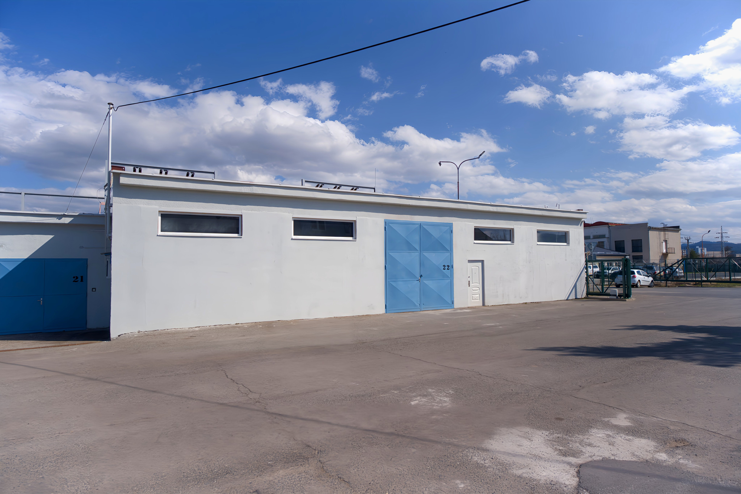 PRENÁJOM! Hala (189 m2) s kanceláriou (48 m2), AREÁL ZÁPAD SNV