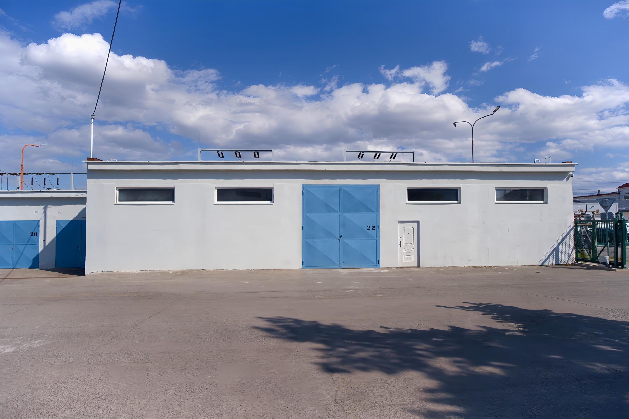 PRENÁJOM! Hala (189 m2) s kanceláriou (48 m2), AREÁL ZÁPAD SNV