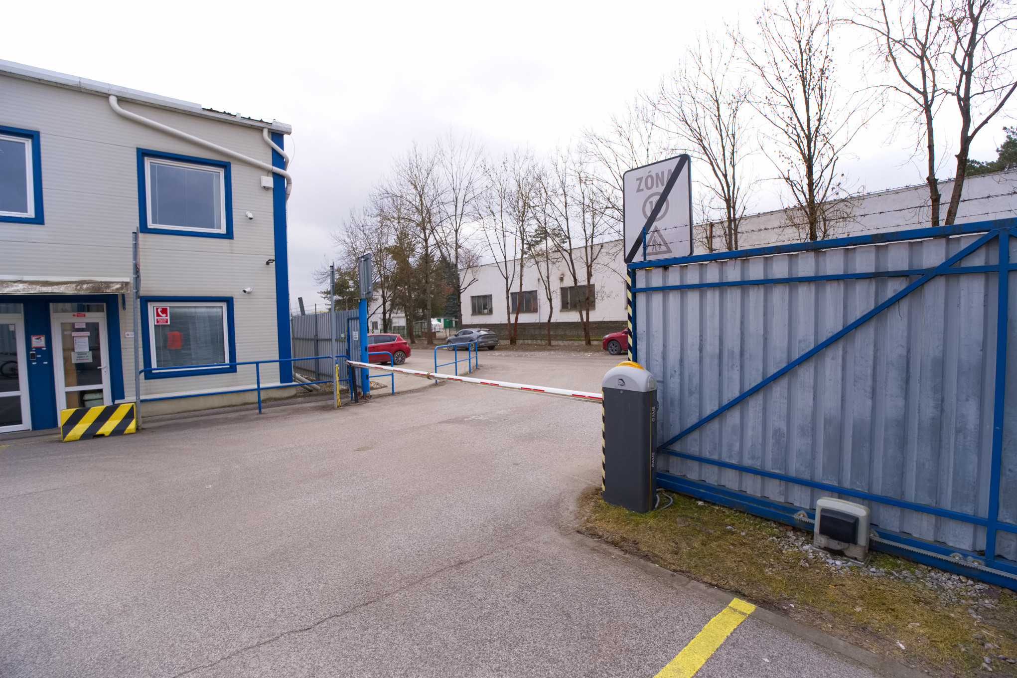 PRENÁJOM! Skladová hala (705 m2) s admin. časťou a asfaltovou plochou